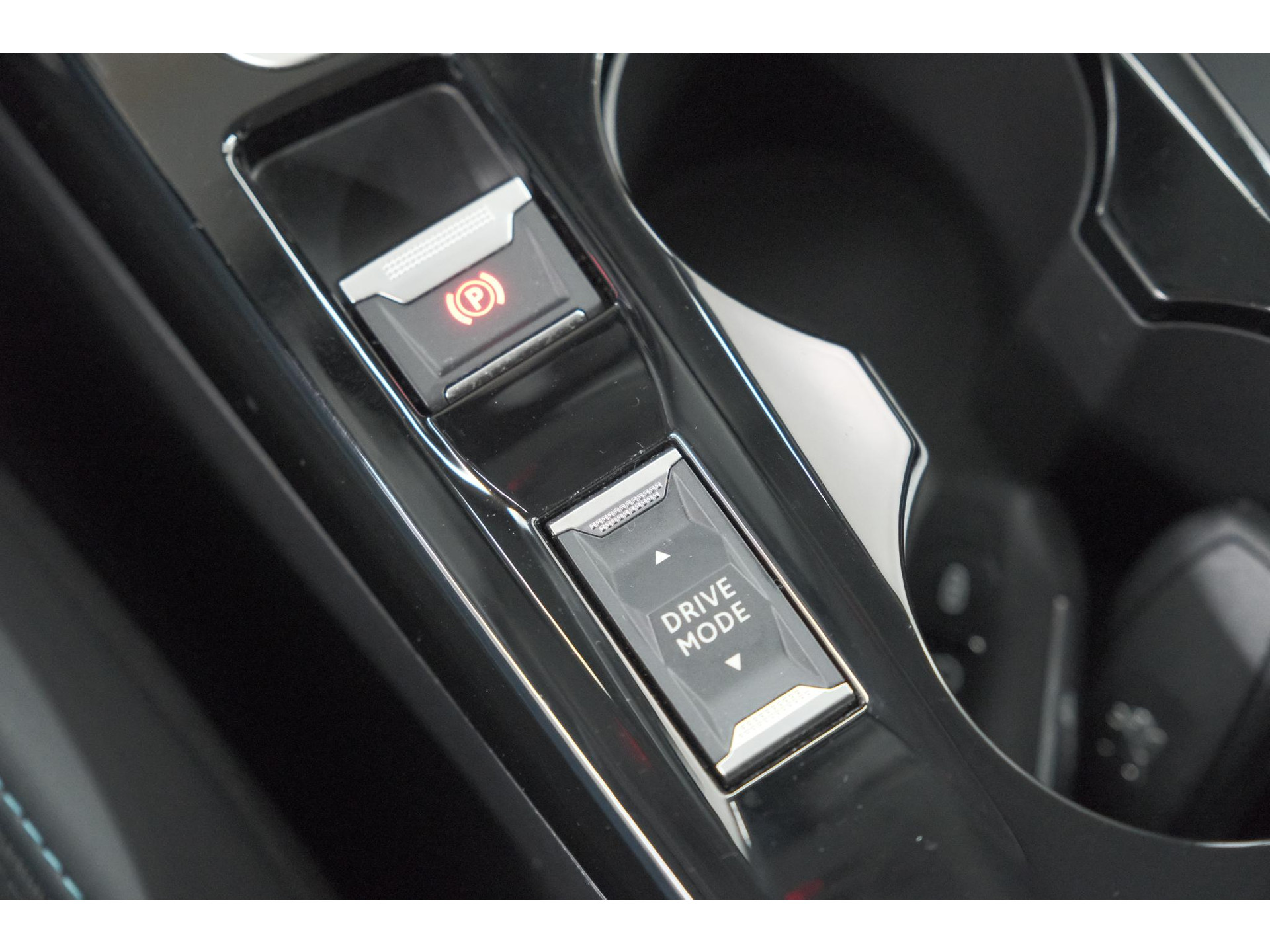 Peugeot 208 PureTech 100 Allure | Trekhaak | Camera | Apple Carplay | Navigatie | Parkeersensoren