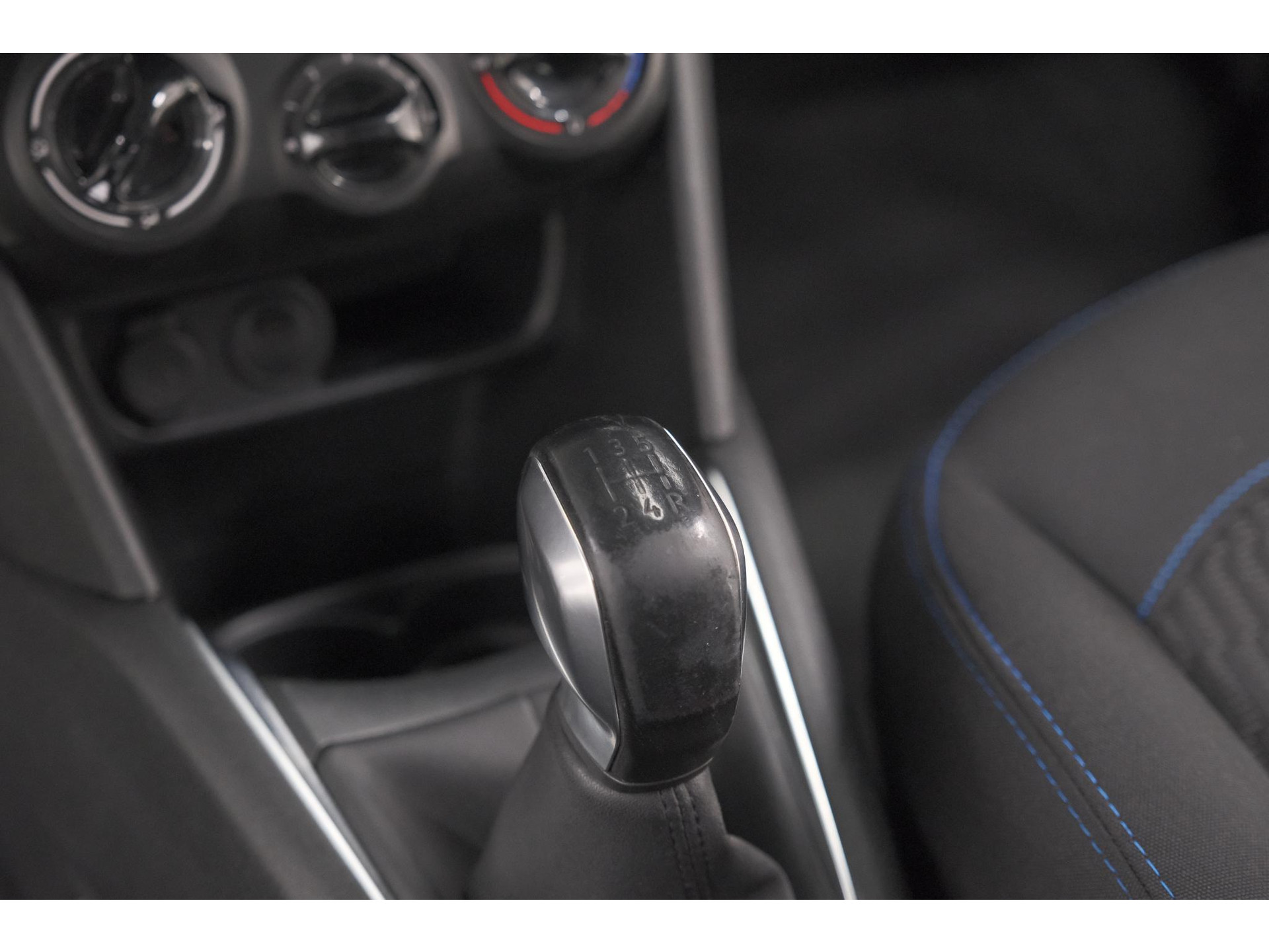 Peugeot 208 PureTech 82 Signature | Parkeersensoren | Apple Carplay | Navigatie