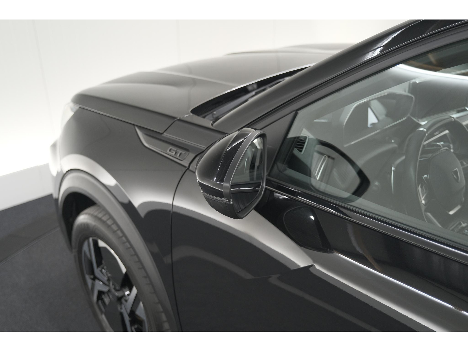 Peugeot 2008 PureTech 130 EAT8 GT | Camera | Apple Carplay | Parkeersensoren | 17 Inch Lichtmetalen Velgen