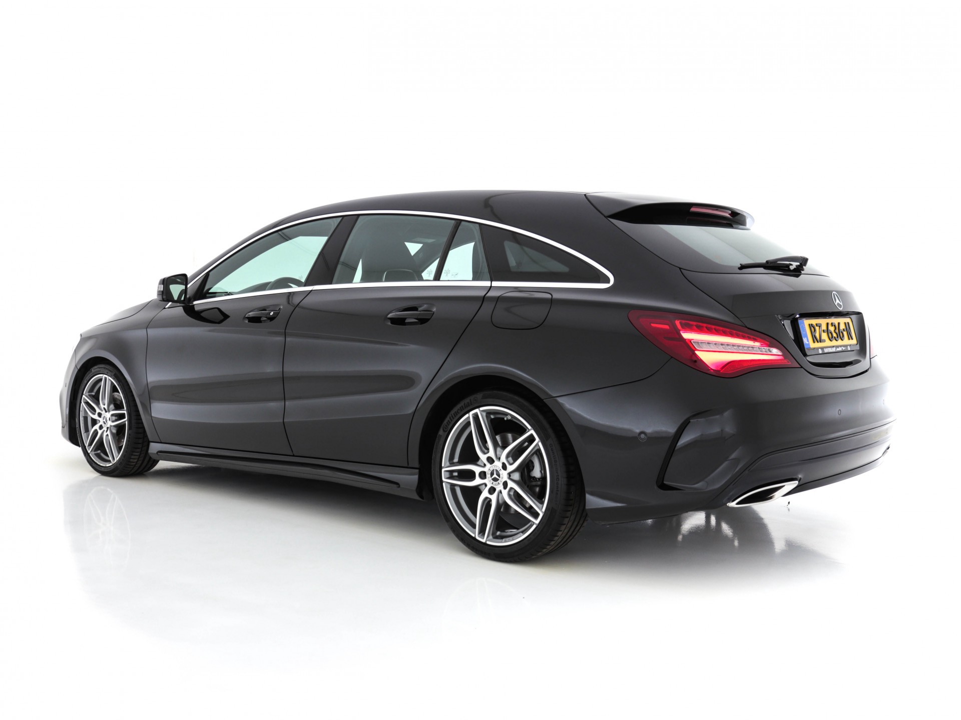 Mercedes-Benz CLA-klasse Shooting Brake 180 AMG-Line Business Solution (INCL-BTW) Aut. *NAVI-FULLMAP | FULL-LED | LEATHER-MICROFIBRE | CAMERA | ECC | PDC | CRUISE | SPORT-SEATS | SHIFT-PADDLES | 18"ALU*