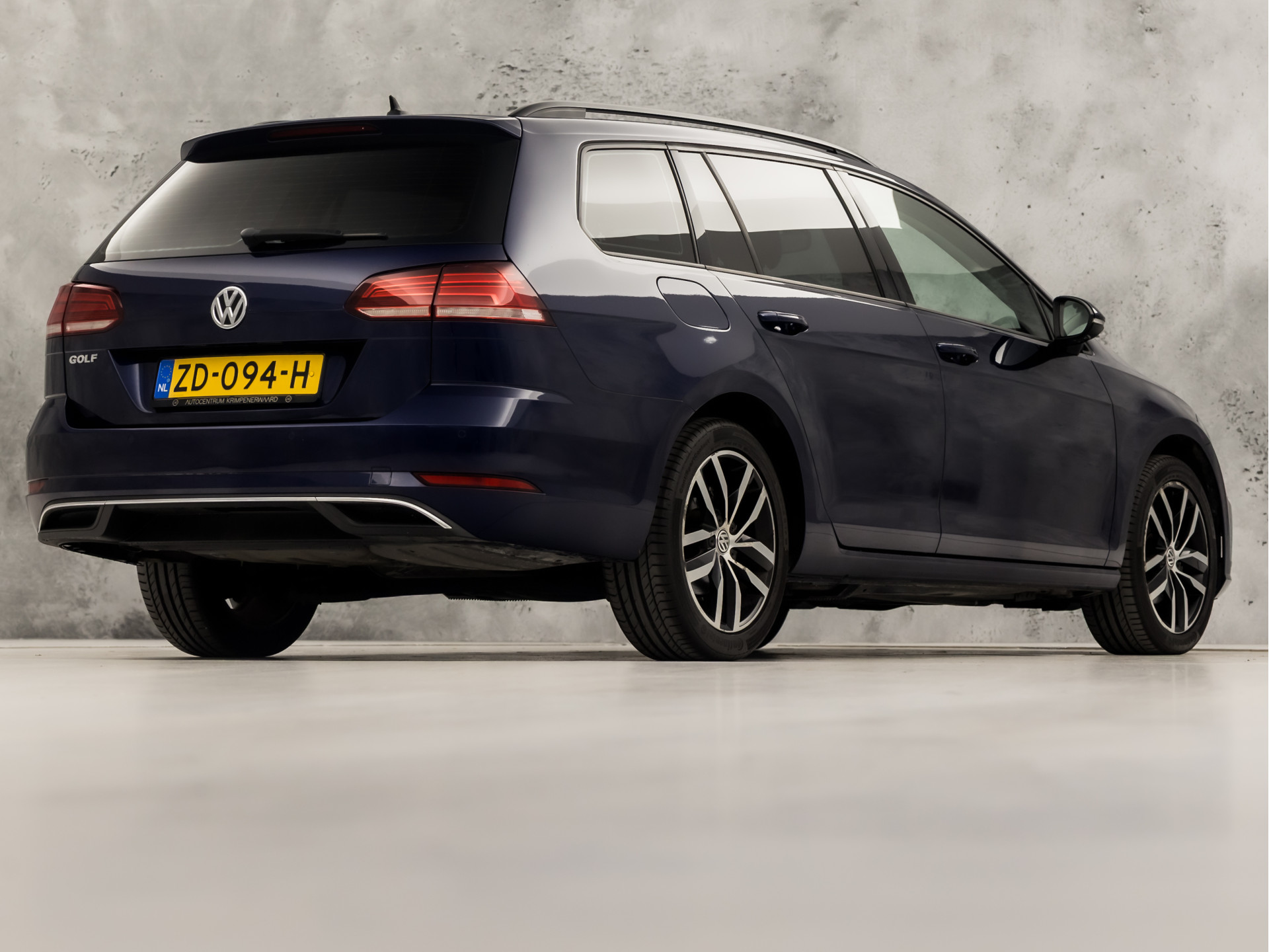 Volkswagen Golf Variant 1.0 TSI Sportline 116Pk Automaat (GROOT NAVI, APPLE CARPLAY, CLIMATE, ADAPTIVE CRUISE, PARKEERSENSOREN, LM VELGEN, NIEUWE APK, NIEUWSTAAT)