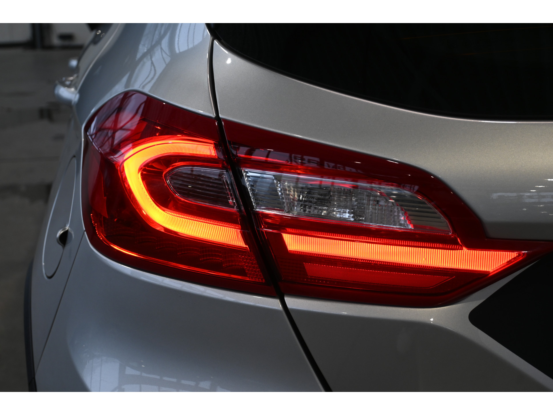 Ford Fiesta 1.0 EcoBoost Hybrid Active X Navigatie Caplay Stoel/Stuurverwarming Goed Onderhouden! Inruil Mogelijk!