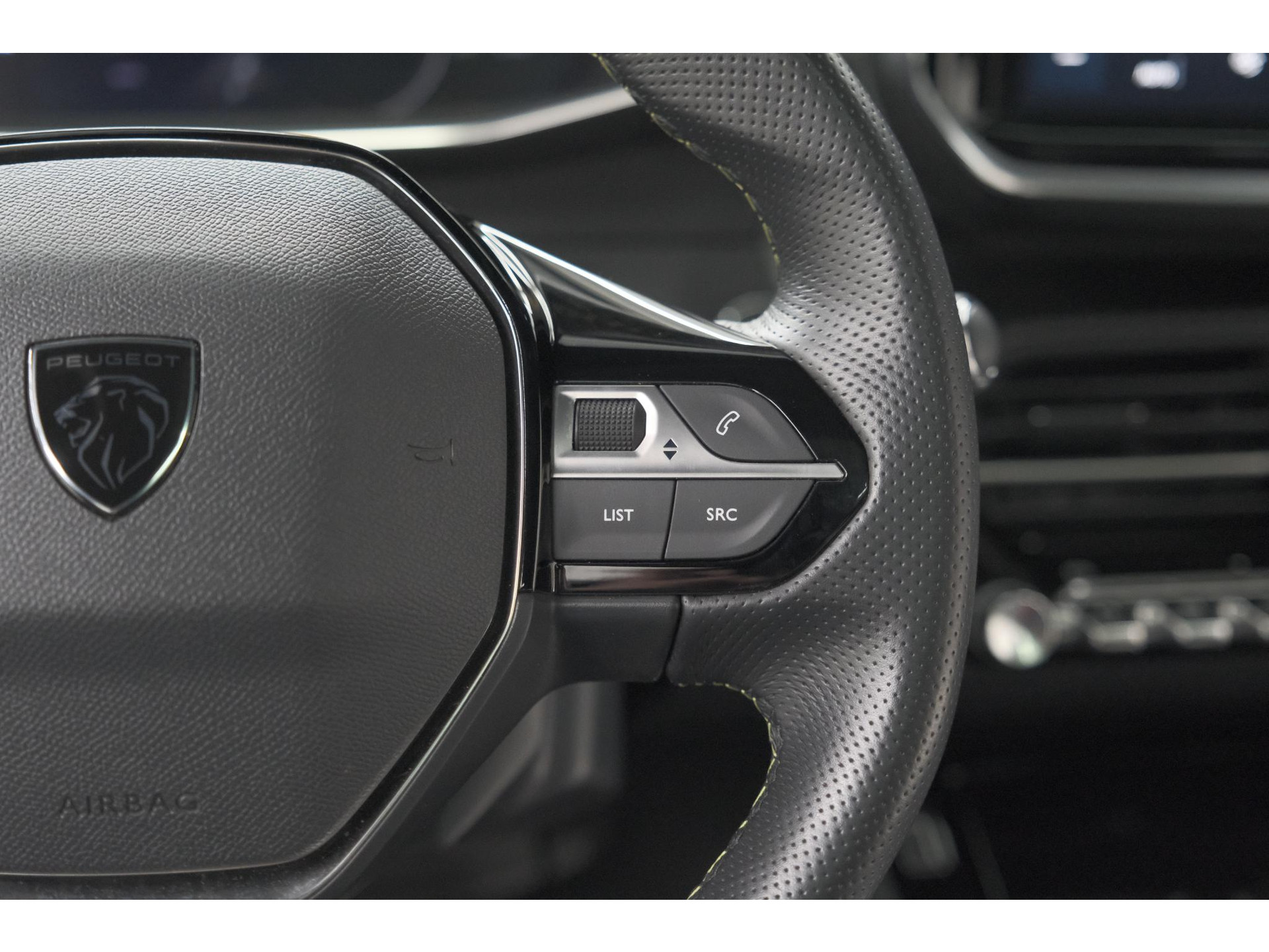 Peugeot e-2008 EV GT Avantage 54 kWh | 96.8% SOH | 11 KW Lader | 360 Camera | Panoramadak | Dodehoekdetectie