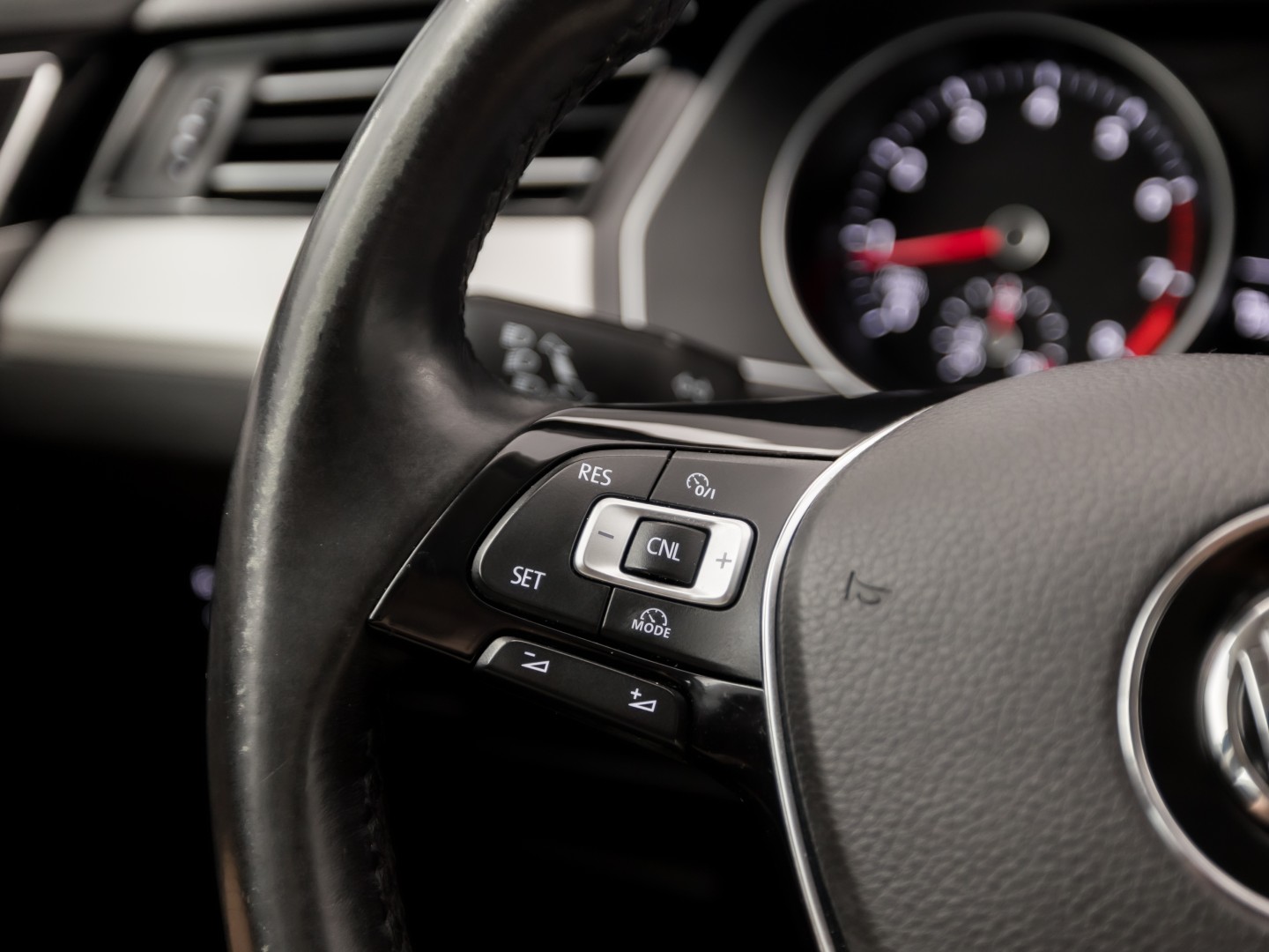Volkswagen Passat Variant 1.4 TSI Sport (NAVIGATIE, CLIMATE, BRUIN LEDER, KEYLESS, PARKEERSENSOREN, SPORTSTOELEN, CRUISE, NIEUWE APK, NIEUWSTAAT)