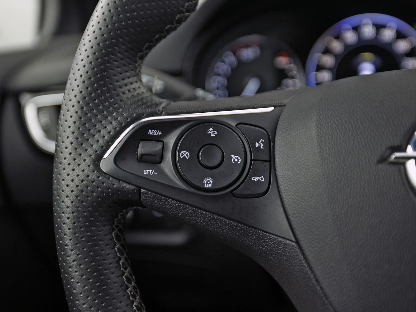 Opel Astra 1.2 Elegance (DIGITALE COCKPIT, APPLE CARPLAY, GROOT NAVI, CAMERA, CLIMATE, STUUR/STOELVERWARMING, SPORTSTOELEN, GETINT GLAS, TREKHAAK, ADAPTIVE CRUISE, NIEUWSTAAT)