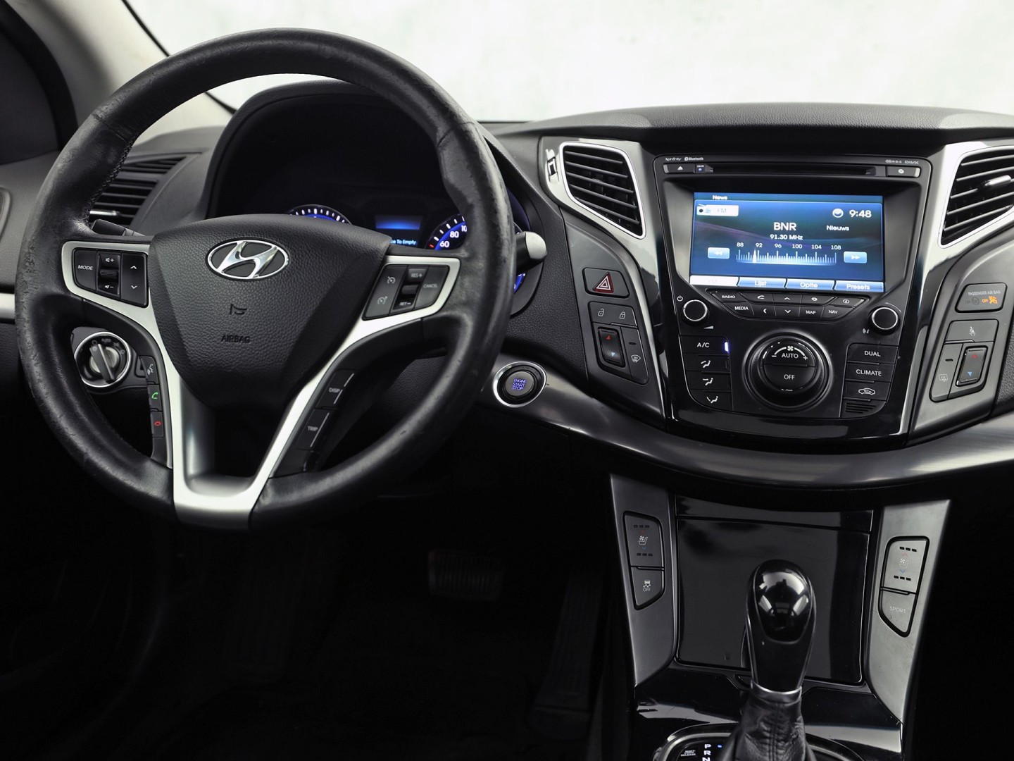 Hyundai i40 Wagon 2.0 GDI i-Catcher 177Pk Automaat (PANORAMADAK, NAVIGATIE, CAMERA, GETINT GLAS, STOELVERWARMING, ELEK SPORTSTOELEN, CRUISE, XENON, NIEUWSTAAT)