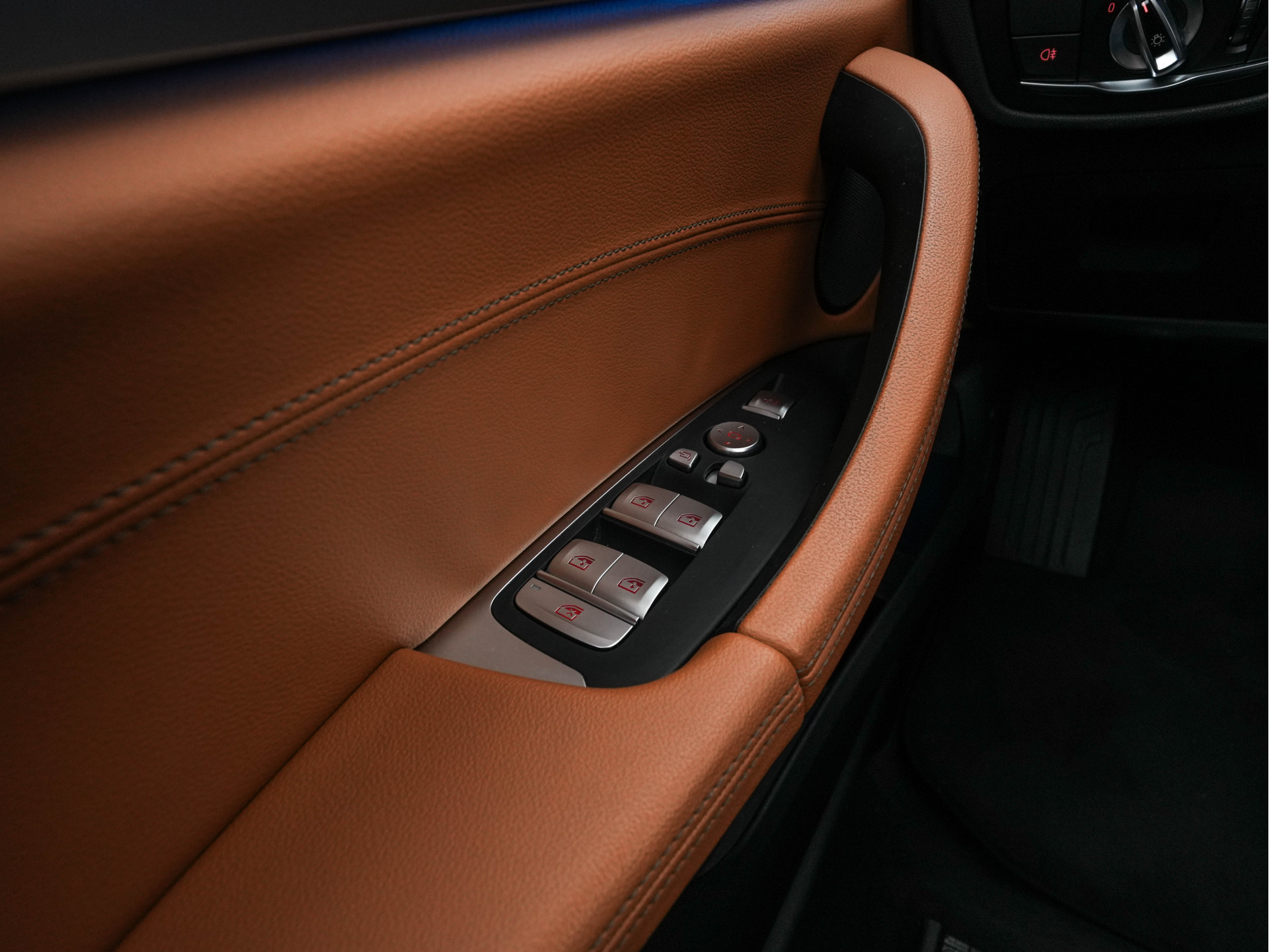 BMW iX3 High Executive 80 kWh [ 3-Fase ] {SOH-98%} (INCL-BTW) Aut. *PANO | LEATHER | HARMAN/KARDON | FULL-LED | BLINDSPOT | MEMORY-PACK | DIGI-COCKPIT | HEATED-SPORTSEATS | KEYLESS | TOPVIEW | DAB+ | NAVI-FULLMAP | HEAD-UP | ...