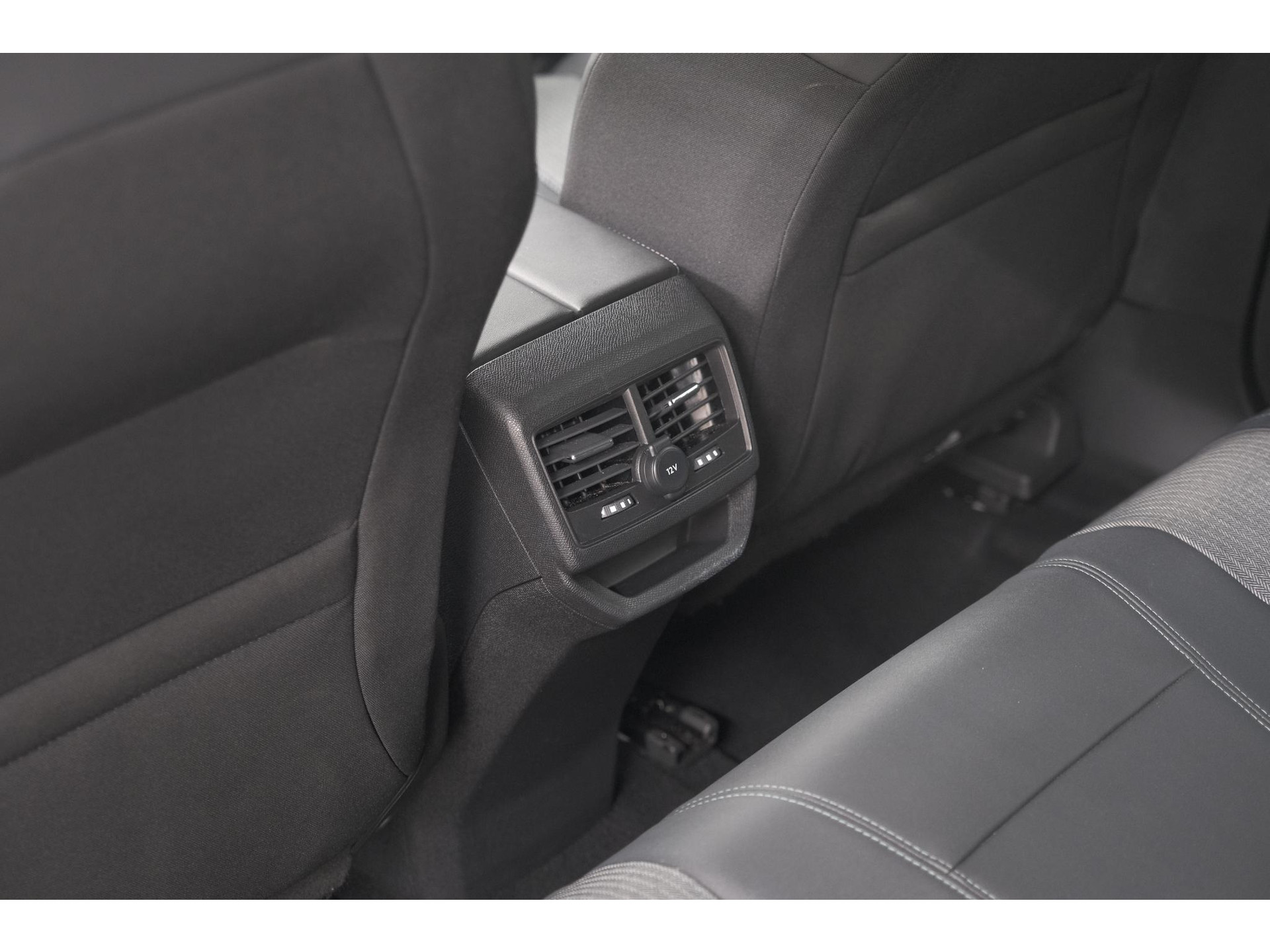 Peugeot 3008 1.6 Plug-in HYbrid 225 Allure | Camera | Dodehoekdetectie | Navigatie | Apple Carplay