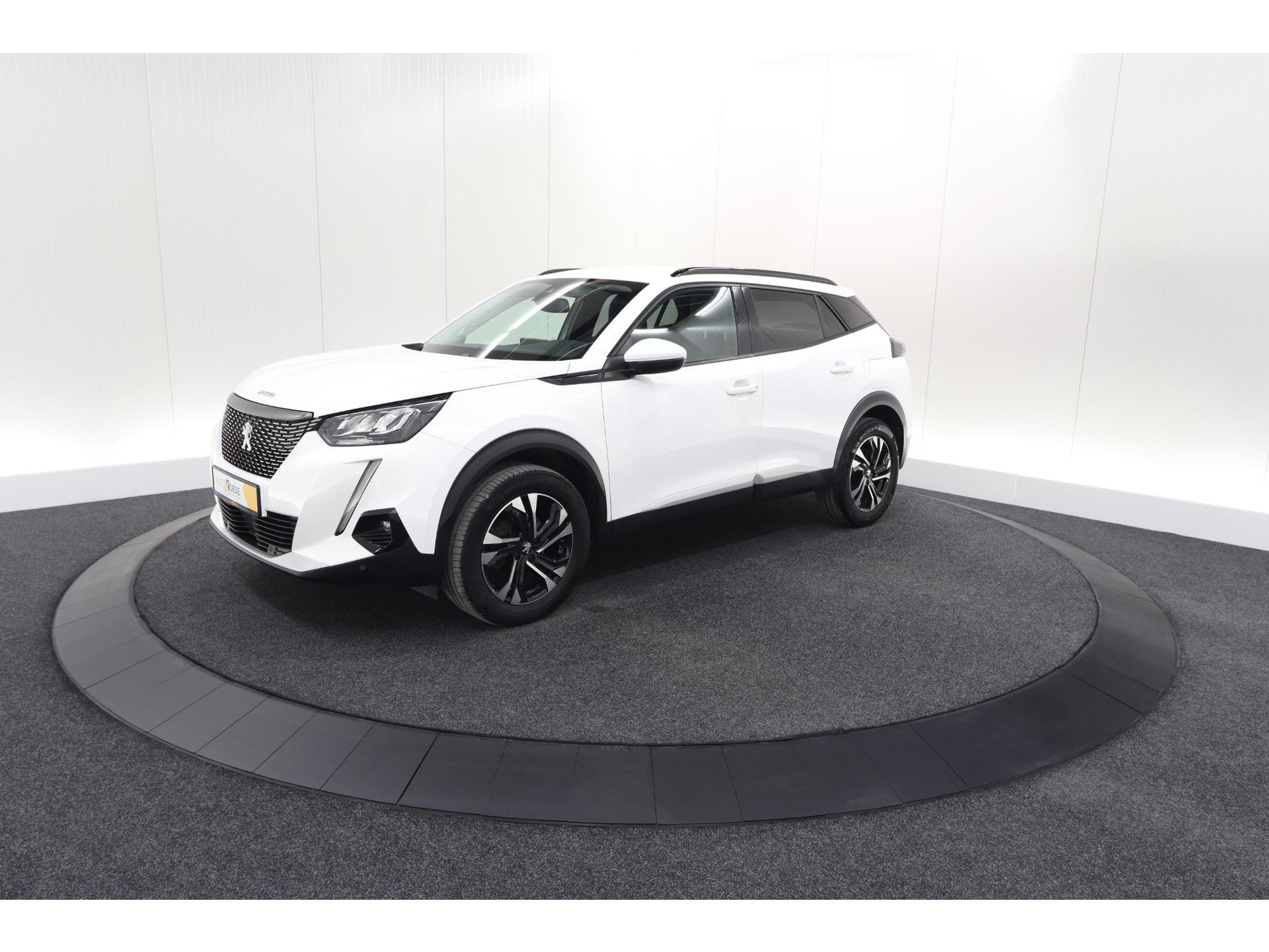 Peugeot 2008 PureTech 130 Allure | Trekhaak | Camera | Navigatie | Parkeersensoren