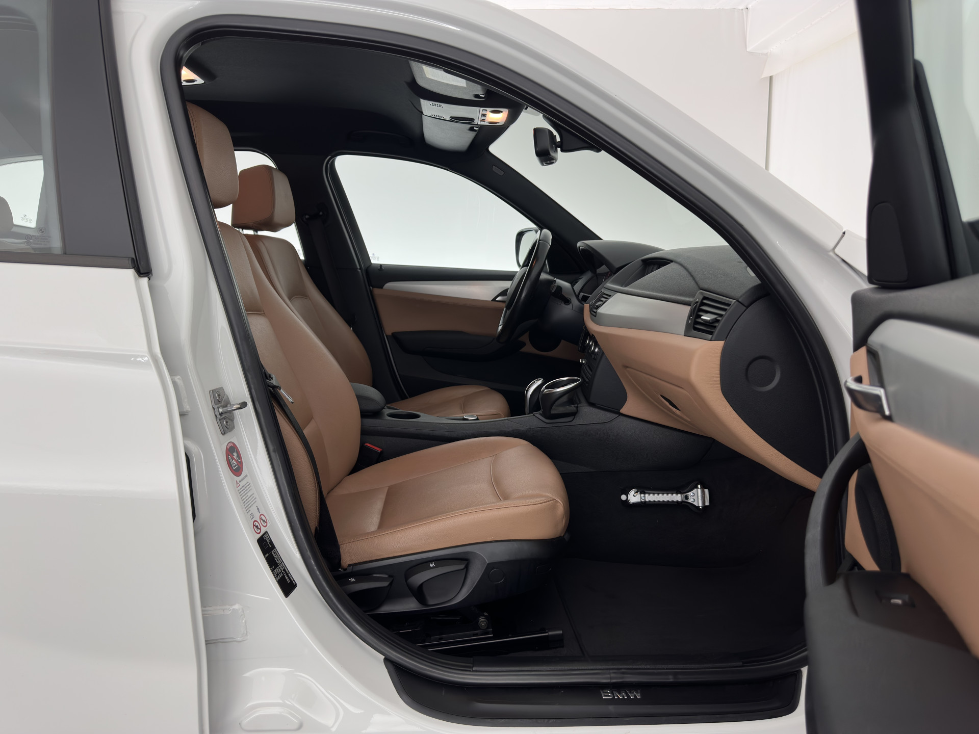 BMW X1 sDrive20i Business Aut. *LUXURY-LEATHER | XENON | HEATED-COMFORTSEATS | NAVI-FULLMAP | ECC | PDC | CRUISE | 18''ALU*