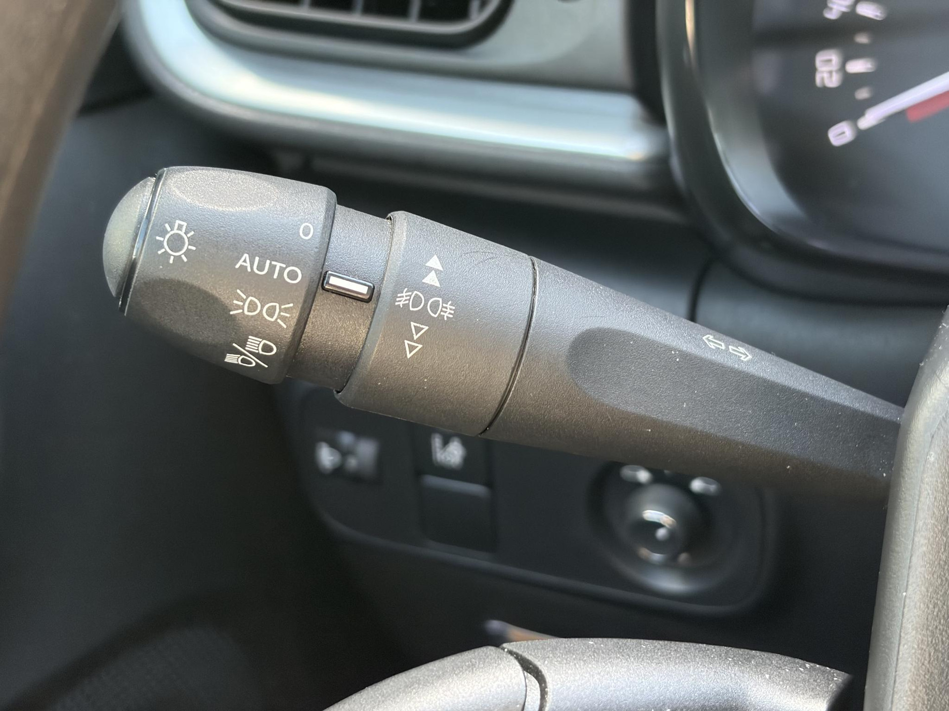 Citroen C3 1.2 PureTech S&S Feel Apple Carplay/Android,Trekhaak,Pdc,Navi,Clima,Cruise,Dealer Onderhouden,Rijstrooksensor,Apk tot 06-2027