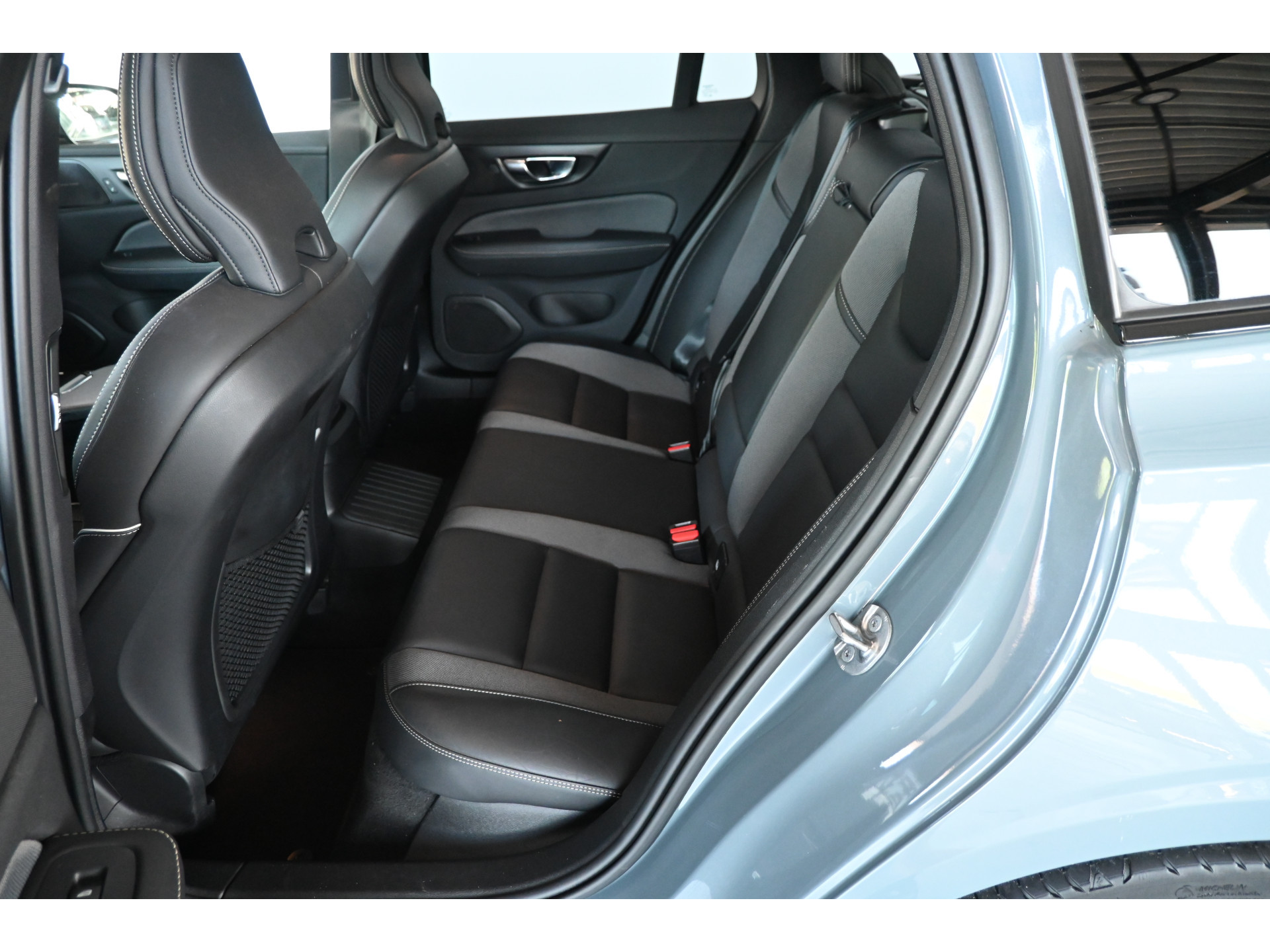 Volvo V60 2.0 T8 Plug-in hybrid AWD Plus Bright Panoramdak Stoelverwarming Carplay Led Adaptieve Cruise  Clima Lane Assist Camera 100% Onderhouden! Inruil Mogelijk!