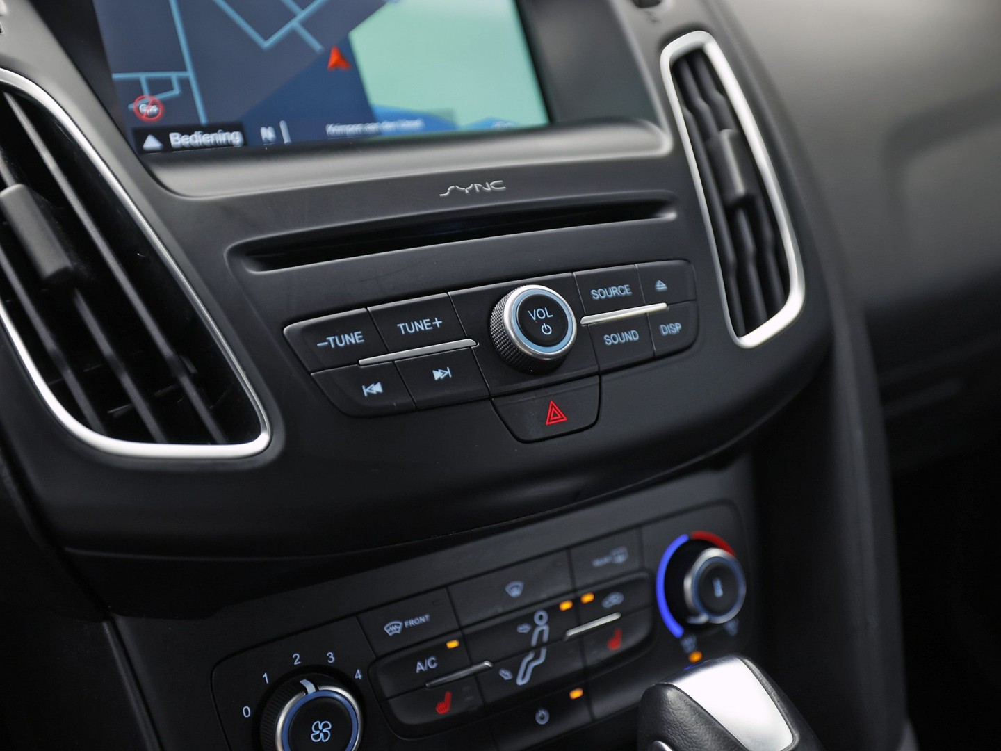 Ford Focus Wagon 1.0 Sport Automaat (NAVIGATIE, STUUR/STOELVERWARMING, LM VELGEN, SPORTSTOELEN, CRUISE, PARKEERSENSOREN, NIEUWSTAAT)