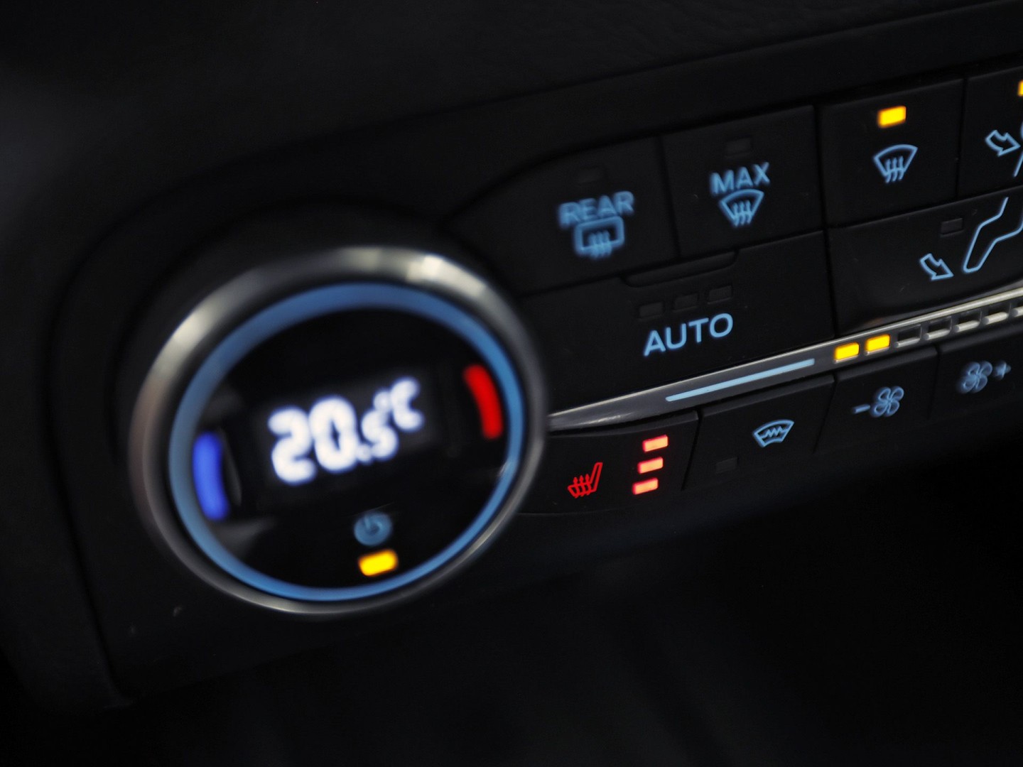 Ford Focus 1.0 EcoBoost ST Line 125Pk (PANORAMADAK, APPLE CARPLAY, GROOT NAVI, STUUR/STOELVERWARMING, BANG&OLUFSEN, TREKHAAK, SPORTSTOELEN, GETINT GLAS, ADAPTIVE CRUISE, LED KOPLAMPEN, NIEUWSTAAT)