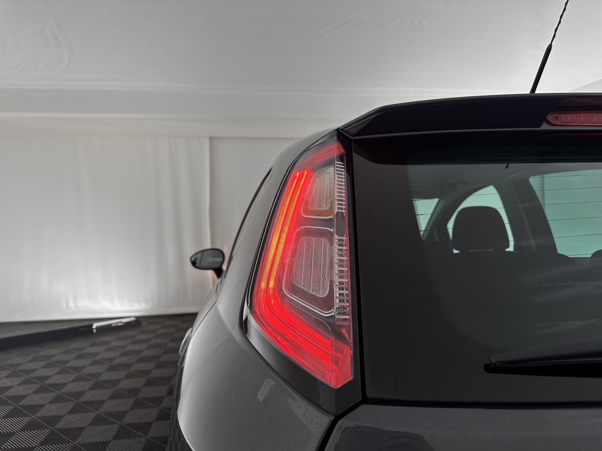 Fiat Punto Evo 1.3 M-Jet Lounge *ECC | SPORT-SEATS | MICROFIBRE | PDC | CRUISE | RADIO-CD/MP3 | 16''ALU*