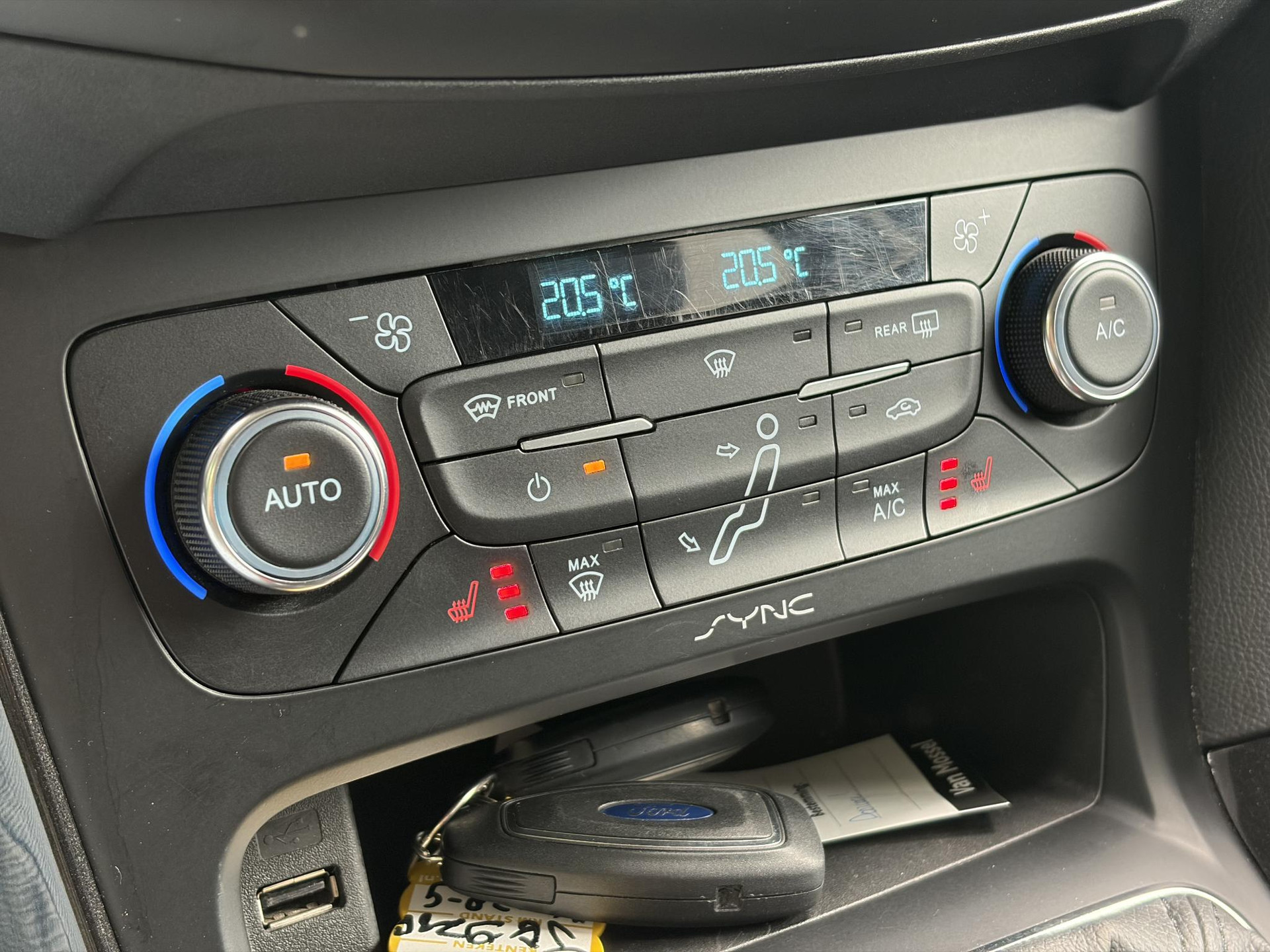 Ford Focus Wagon 1.5 Titanium Edition 1e Eigenaar,150pk,Navi,Camera,6 Bak,Stoelverw,Stuurverw,Leder,Lm velgen,Pdc V+A,Elekt.stoelen,Recent beurt gehad,Apk tot 03-2027