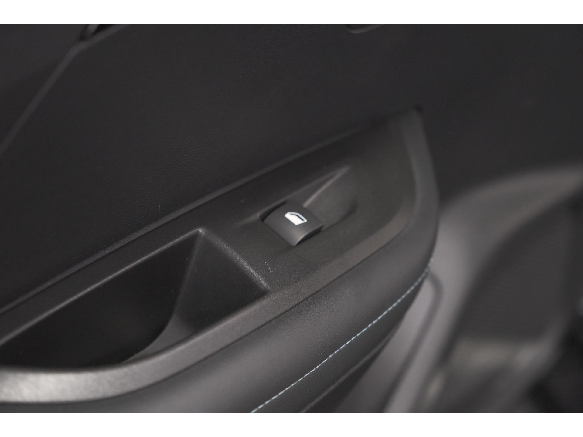 Peugeot 2008 PureTech 130 Blue Lease Allure | Camera | Apple Carplay | Parkeersensoren | Climate Control