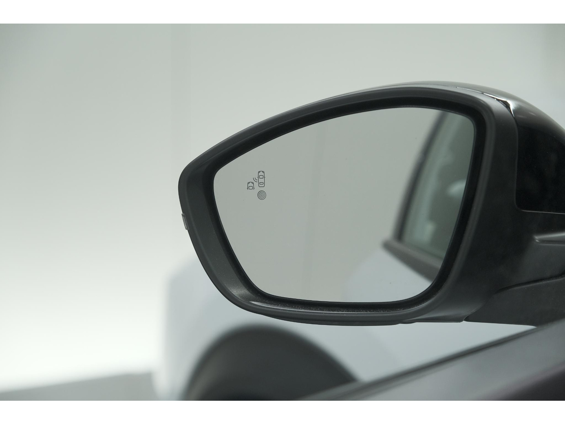 Peugeot 2008 PureTech 130 EAT8 Allure | Allseason banden | 360 Camera | Dodehoekdetectie | Apple Carplay | Stoelverwarming