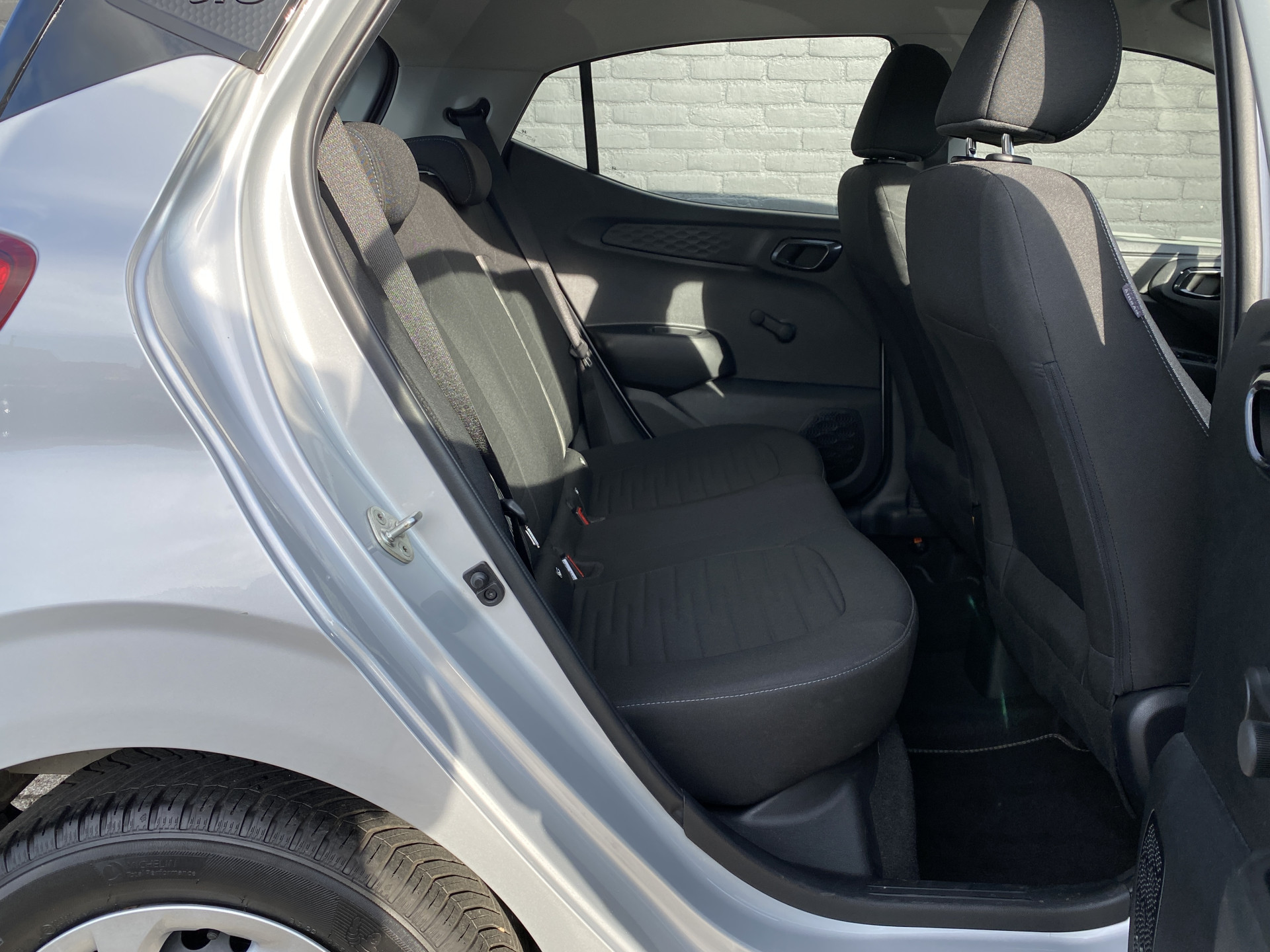 Hyundai i10 1.0 Comfort | 1e eigenaar | airco | apple carplay | cruise control | all season banden | dab | apk t/m 6-2028