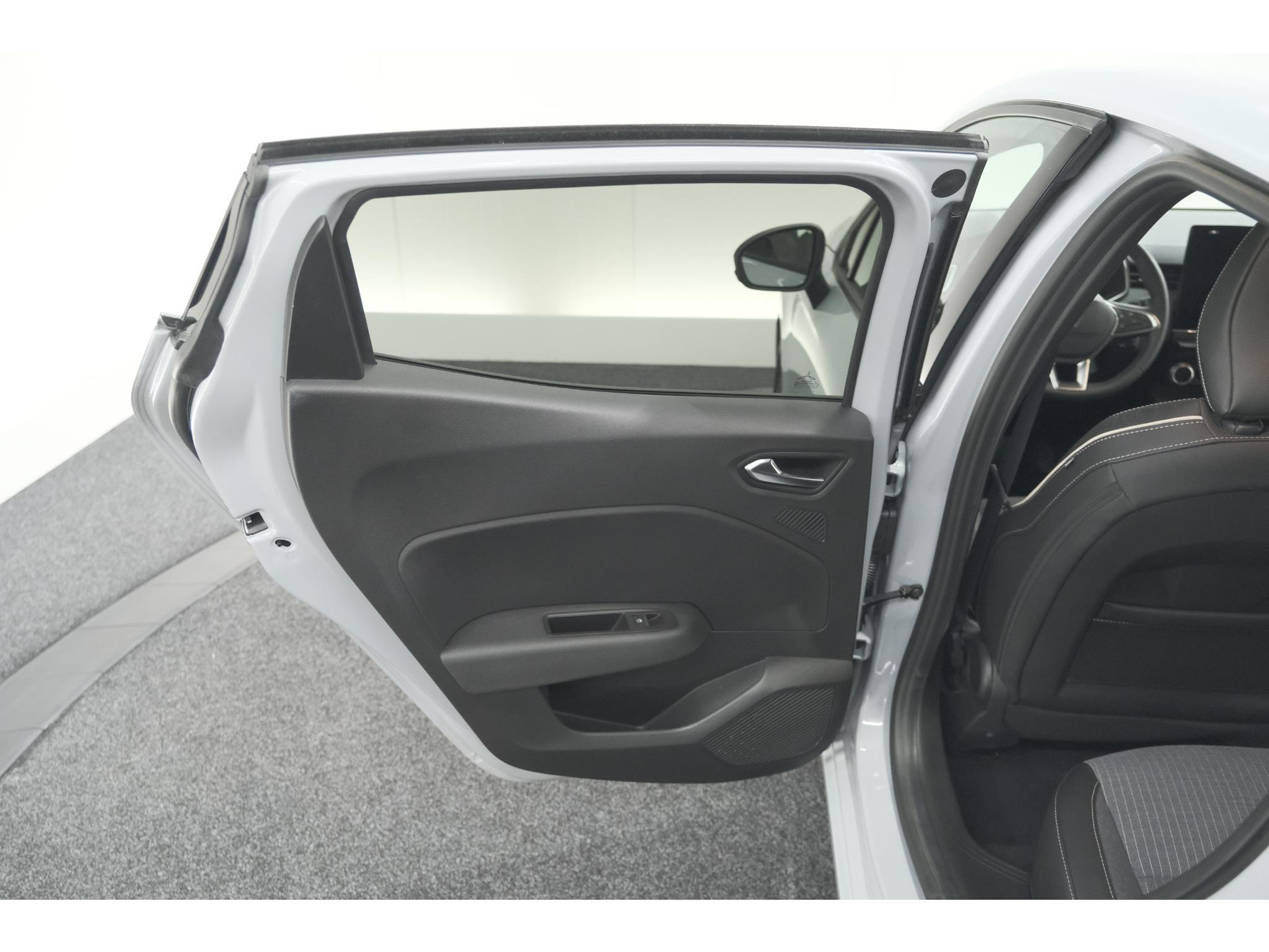 Renault Clio 1.6 E-Tech Full Hybrid 145 techno | 360 Camera | Adaptieve Cruise Control | Dodehoekdetectie | 9.3 Inch Groot Scherm