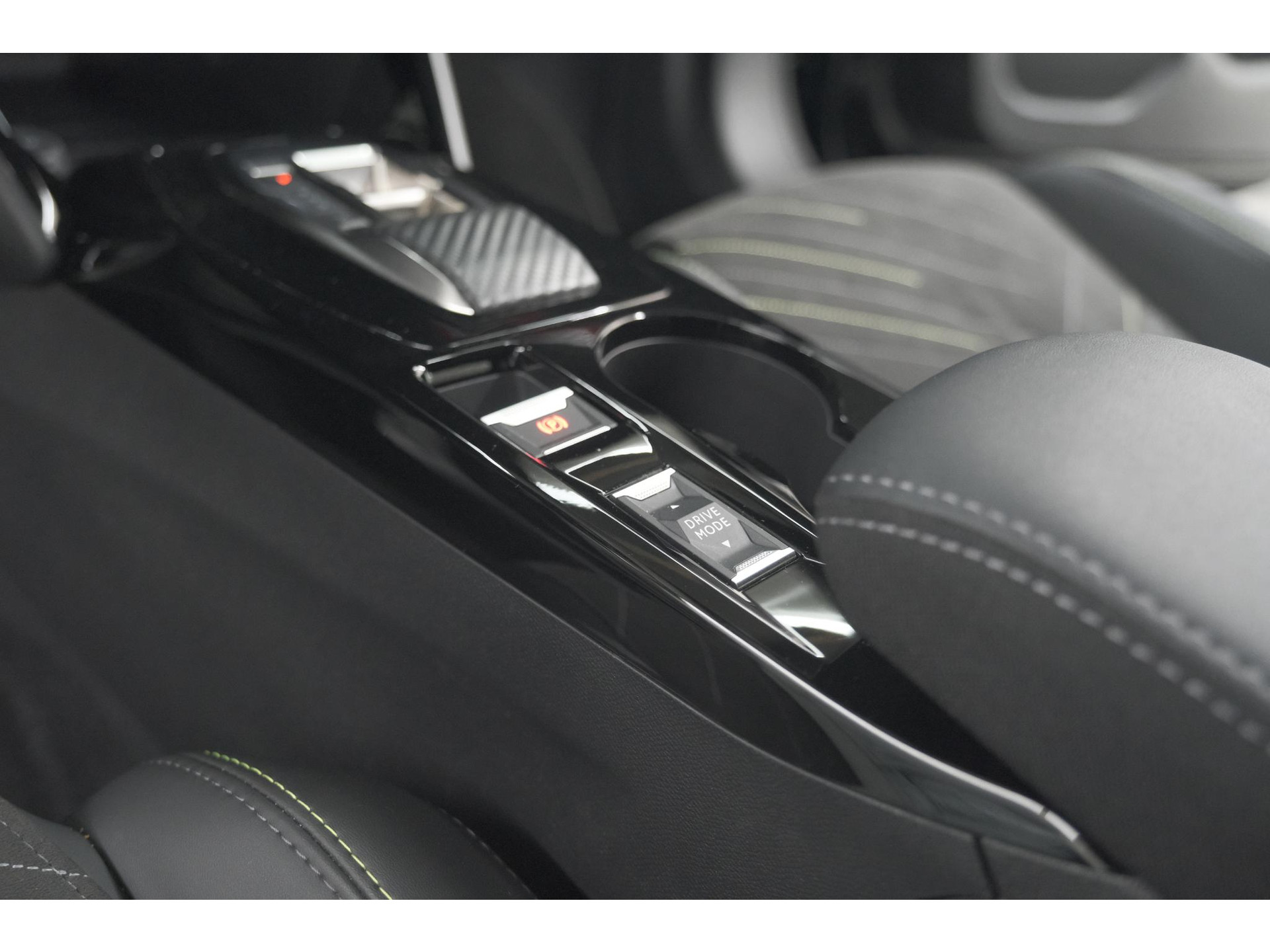 Peugeot 2008 PureTech 130 EAT8 GT | 360 Camera | Adaptieve Cruise Control | Stoelmassage | Apple Carplay