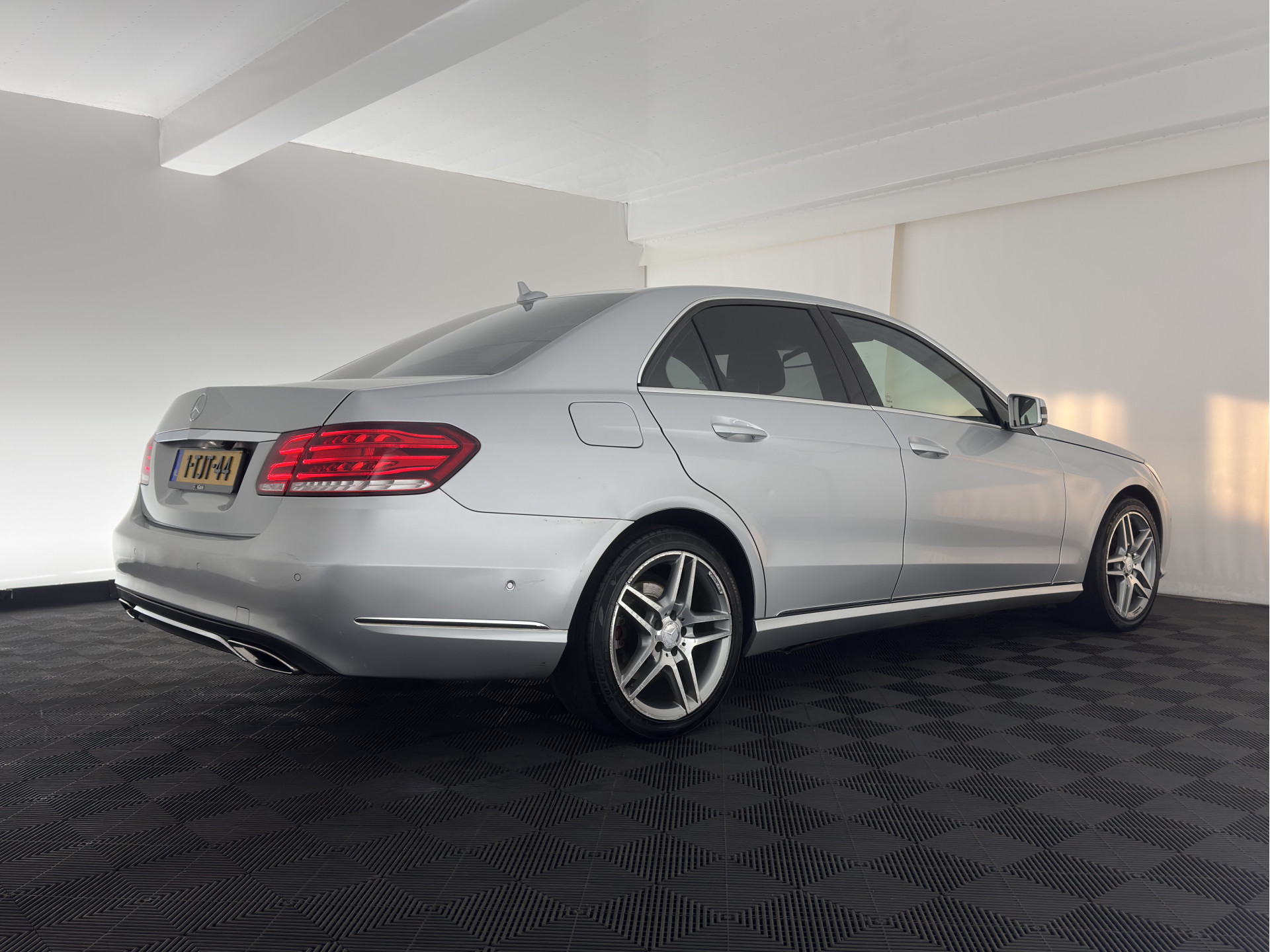 Mercedes-Benz E-klasse 200 CDI Ambition Avantgarde Aut. *LEATHER | FULL-LED | HEATED-COMFORTSEATS | CAMERA | ECC | CARPLAY | PDC | CRUISE | PRIVACY-GLASS | 18''ALU*