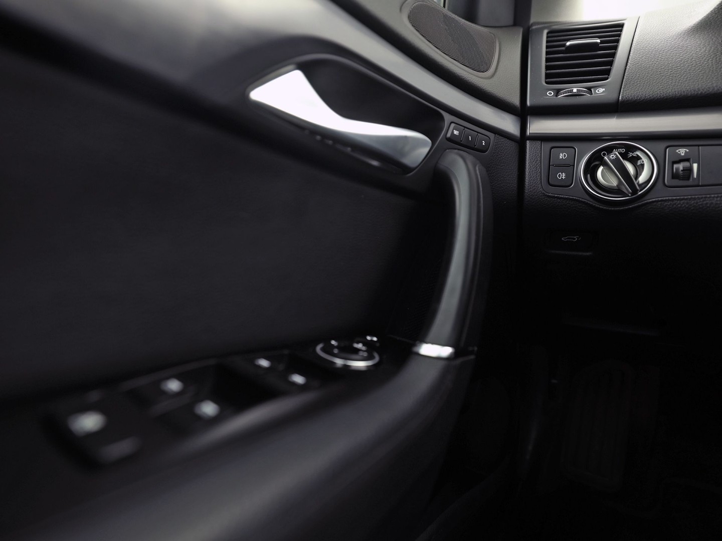 Hyundai i40 Wagon 2.0 GDI i-Catcher 177Pk Automaat (PANORAMADAK, NAVIGATIE, CAMERA, GETINT GLAS, STOELVERWARMING, ELEK SPORTSTOELEN, CRUISE, XENON, NIEUWSTAAT)