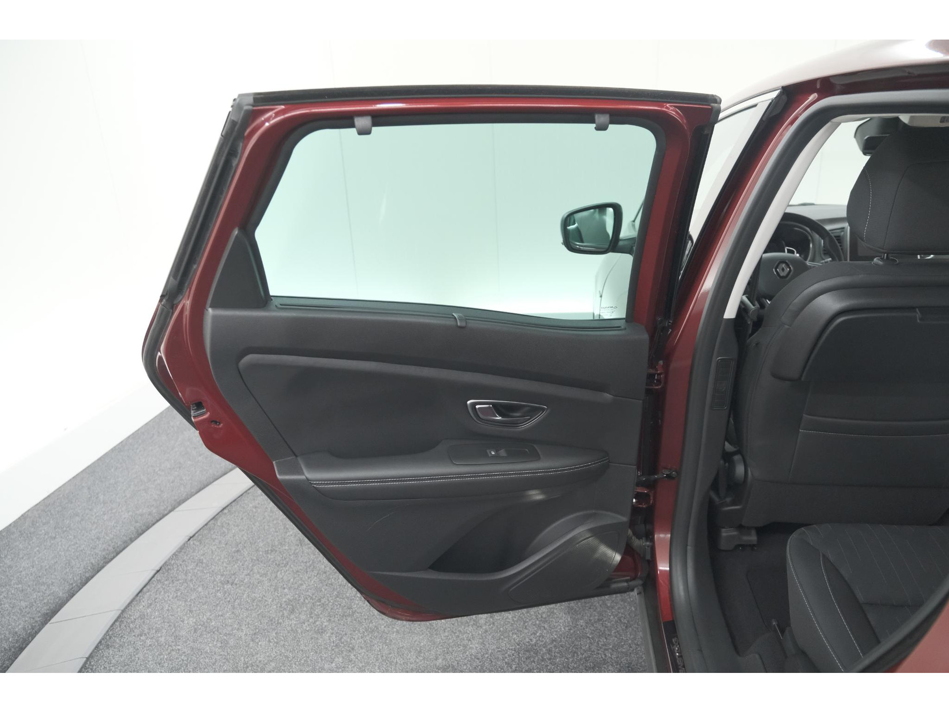 Renault Scénic TCe 140 EDC Limited | Camera | Stoelverwarming | Navigatie | Apple Carplay