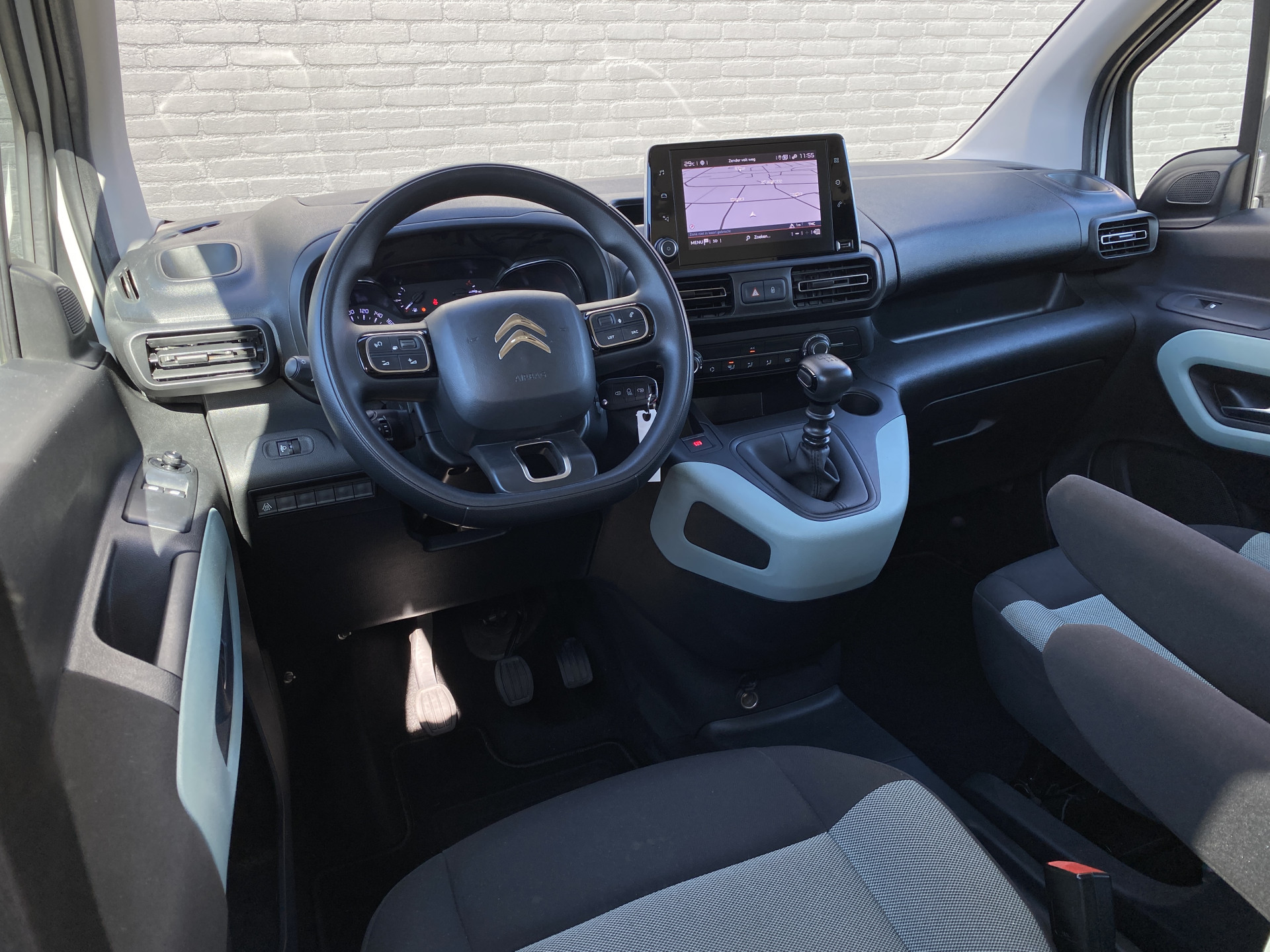 Citroën Berlingo 1.2 PureTech Feel | dealer onderh. | navigatie | cruise control | airco | parkeersensoren | all season banden
