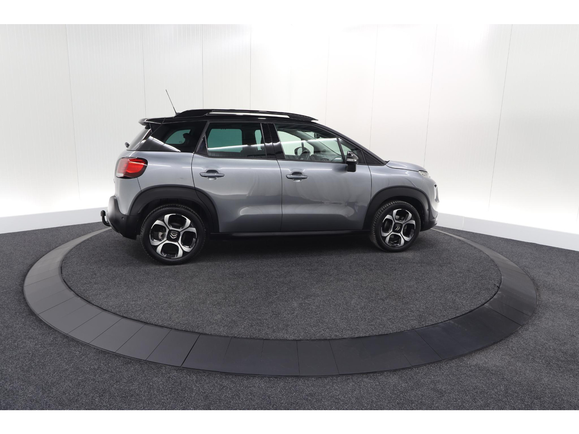 Citroen C3 Aircross PureTech 110 EAT6 Shine | Trekhaak | Panoramadak | Head-Up Display | Camera | Navigatie