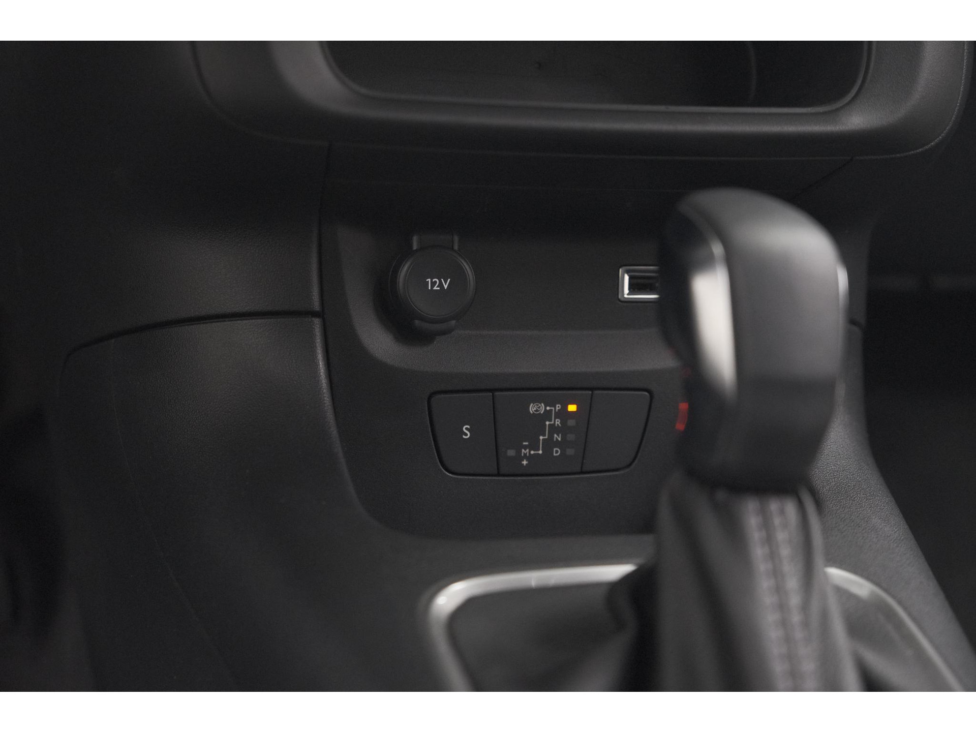 Citroen C3 PureTech 110 EAT6 Max | Apple Carplay | Parkeersensoren | Climate Control | 16 Inch Lichtmetalen Velgen