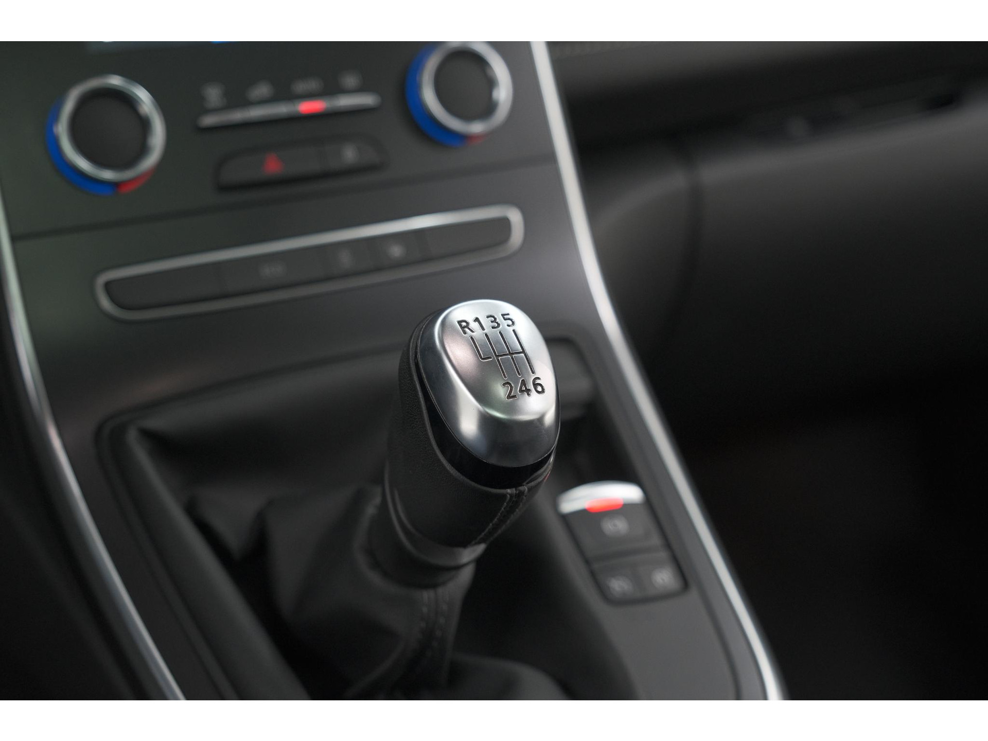 Renault Scénic TCe 130 Intens | Trekhaak | Panoramadak | Camera | Apple Carplay | Dodehoekdetectie