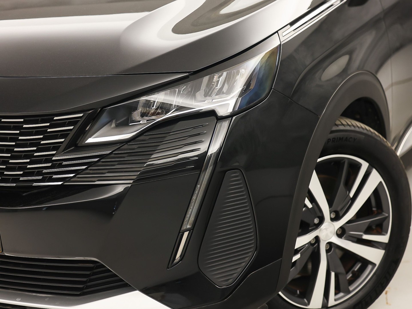 Peugeot 3008 1.6 HYbrid 225 Allure Sport 225Pk Automaat (APPLE CARPLAY, GROOT NAVI, 360 CAMERA, LEDER, SPORTSTOELEN, ZWART HEMEL, KEYLESS, GETINT GLAS, NIEUWSTAAT)