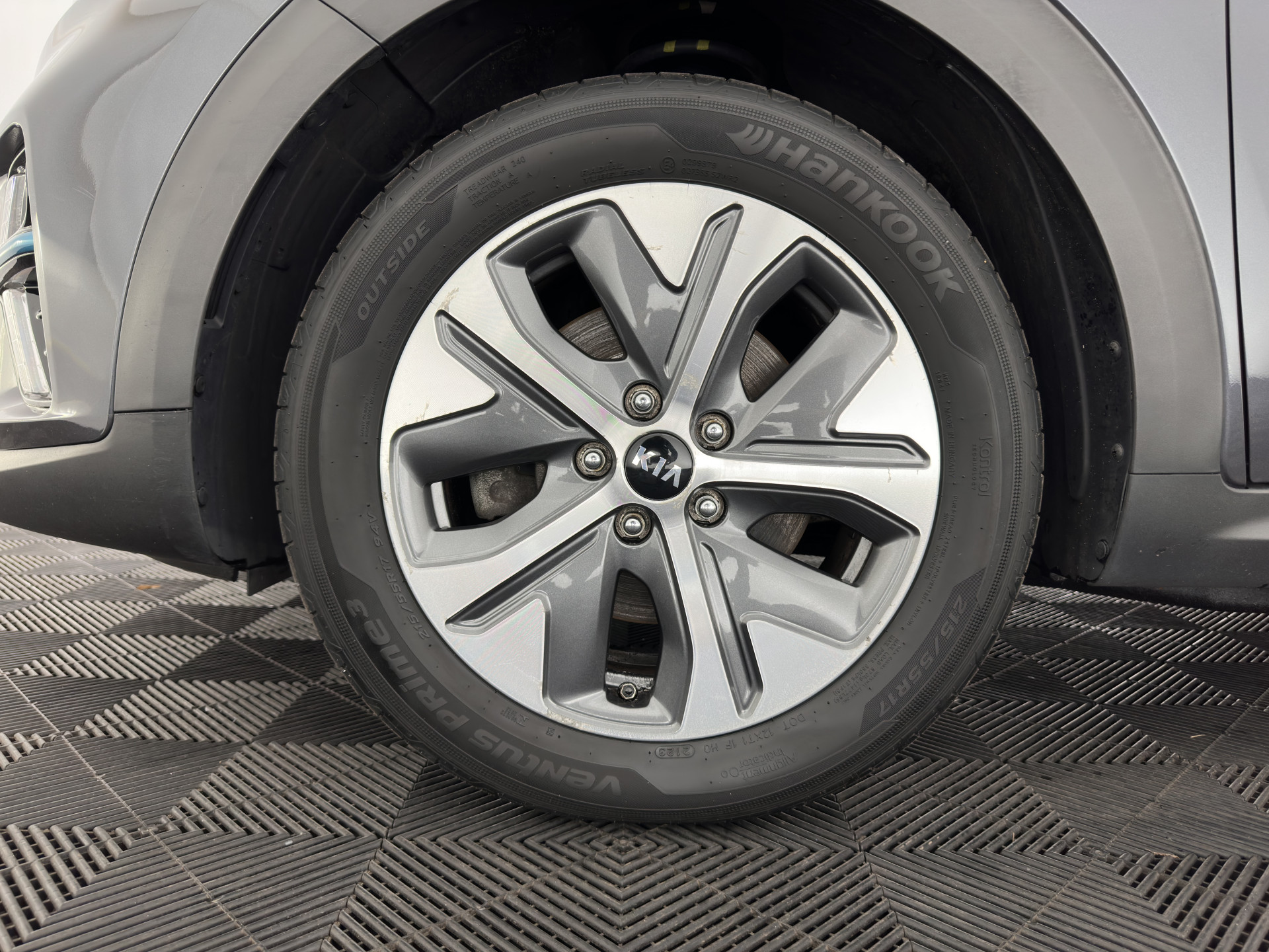 Kia e-Niro ExecutiveLine 64 kWh (3-Fase) {SOH-100%) (INCL-BTW)  Aut *HEATPUMP | LEATHER | FULL-LED | NAVI-FULLMAP | ADAPTIVE-CRUISE | CAMERA | MEMORY-PACK | LANE-ASSIST | KEYLESS | DIGI-COCKPIT | PRIVACY-GLASS | AMBIENT-LIGHT | 17"ALU*