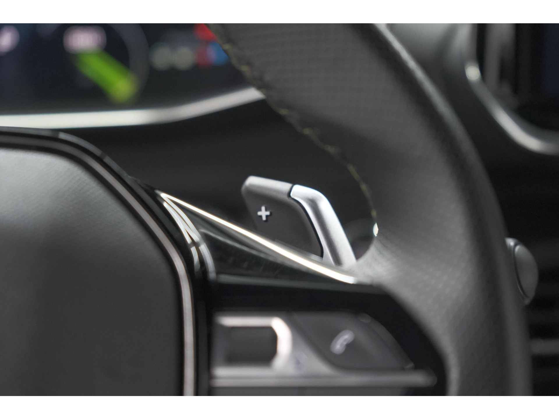Peugeot 2008 PureTech 130 EAT8 GT | Camera | Apple Carplay | Parkeersensoren | 17 Inch Lichtmetalen Velgen
