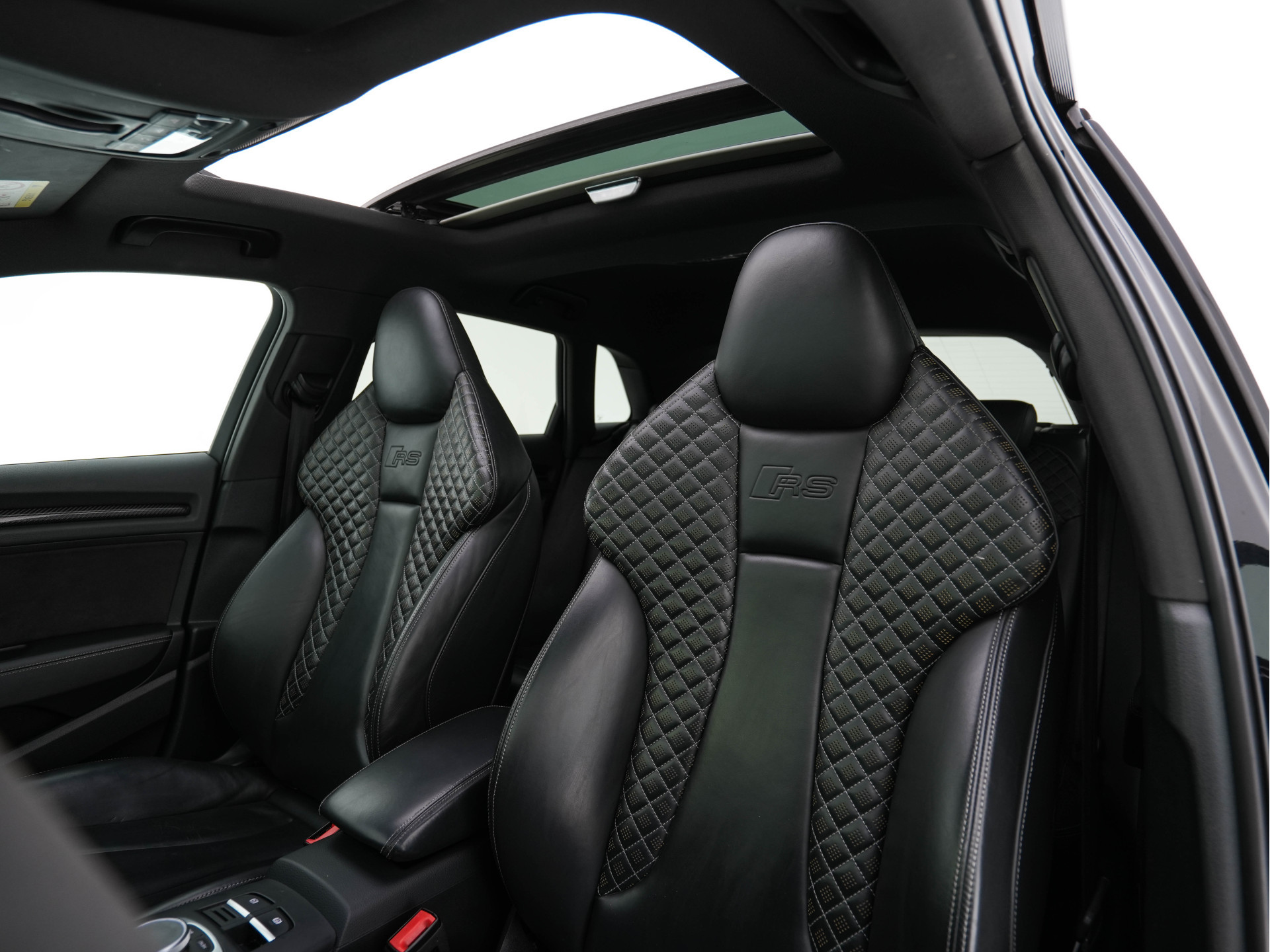 Audi RS3 2.5 TFSI quattro Aut. *RS-SEATS | PANO | NAPPA-FULL-LEATHER | DIGI-COCKPIT | BANG&OLUFSEN | APPLE-CARPLAY | ADAPTIVE-CRUISE | BLIND-SPOT | CAMERA | KEYLESS | NAVI-FULLMAP | DAB+ | MAGNETIC-RIDE | 19''ALU*