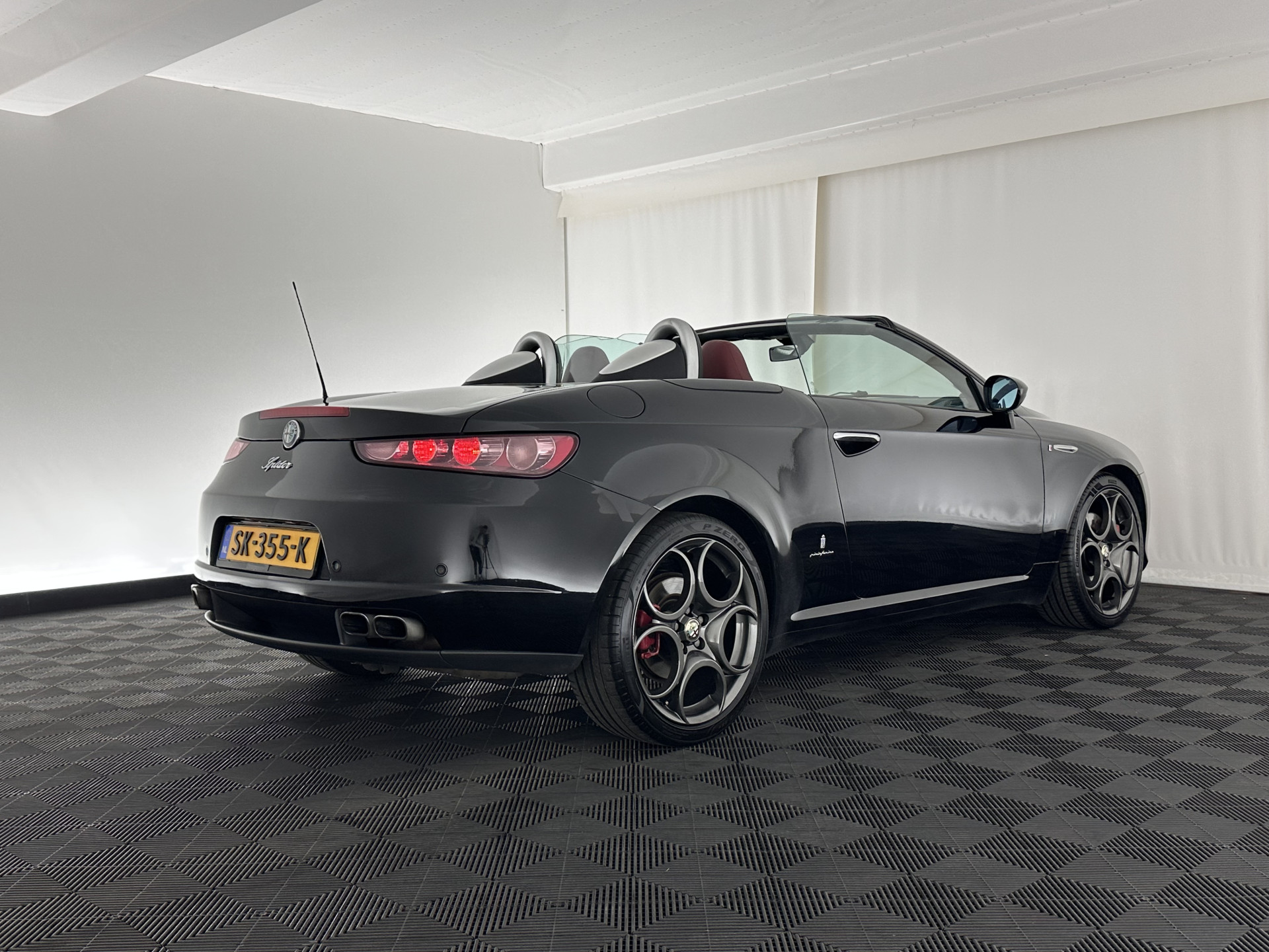 Alfa Romeo Spider 2.4 JTD Q-Tronic Exclusive TI-Sportpack Aut. *LUXURY-LEATHER | BI-XENON | SPORT-SEATS | ECC | SHIFTPADDLES | PDC | CRUISE | 19''ALU*