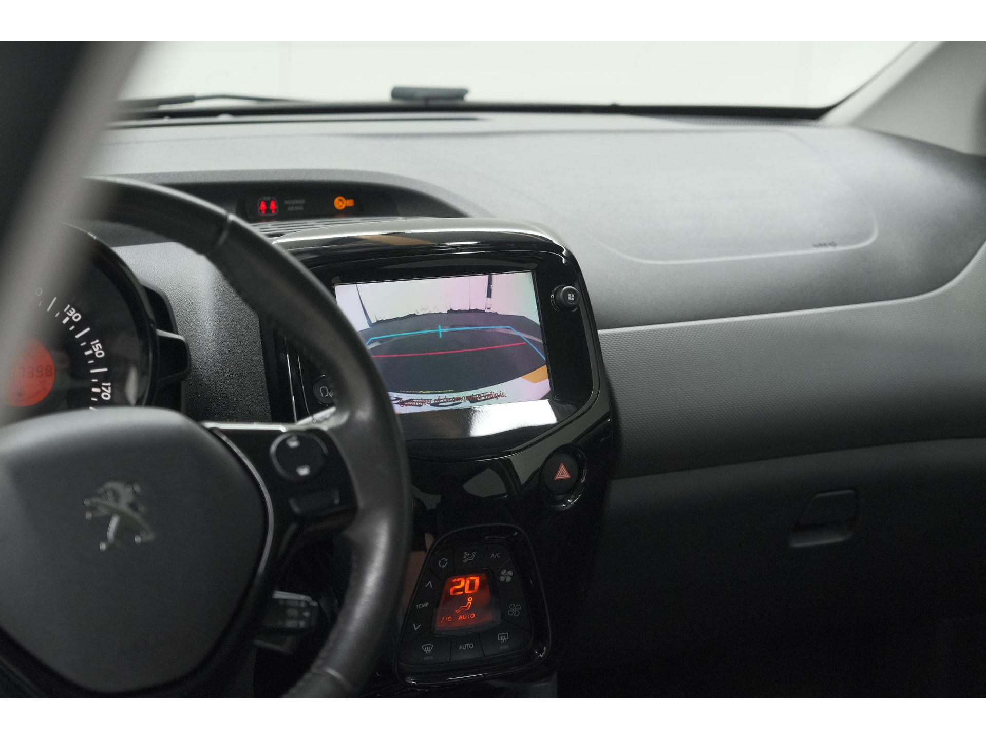 Peugeot 108 1.0 e-VTi Allure | Camera | Climate Control | Apple Carplay | 15 Inch Lichtmetalen Velgen