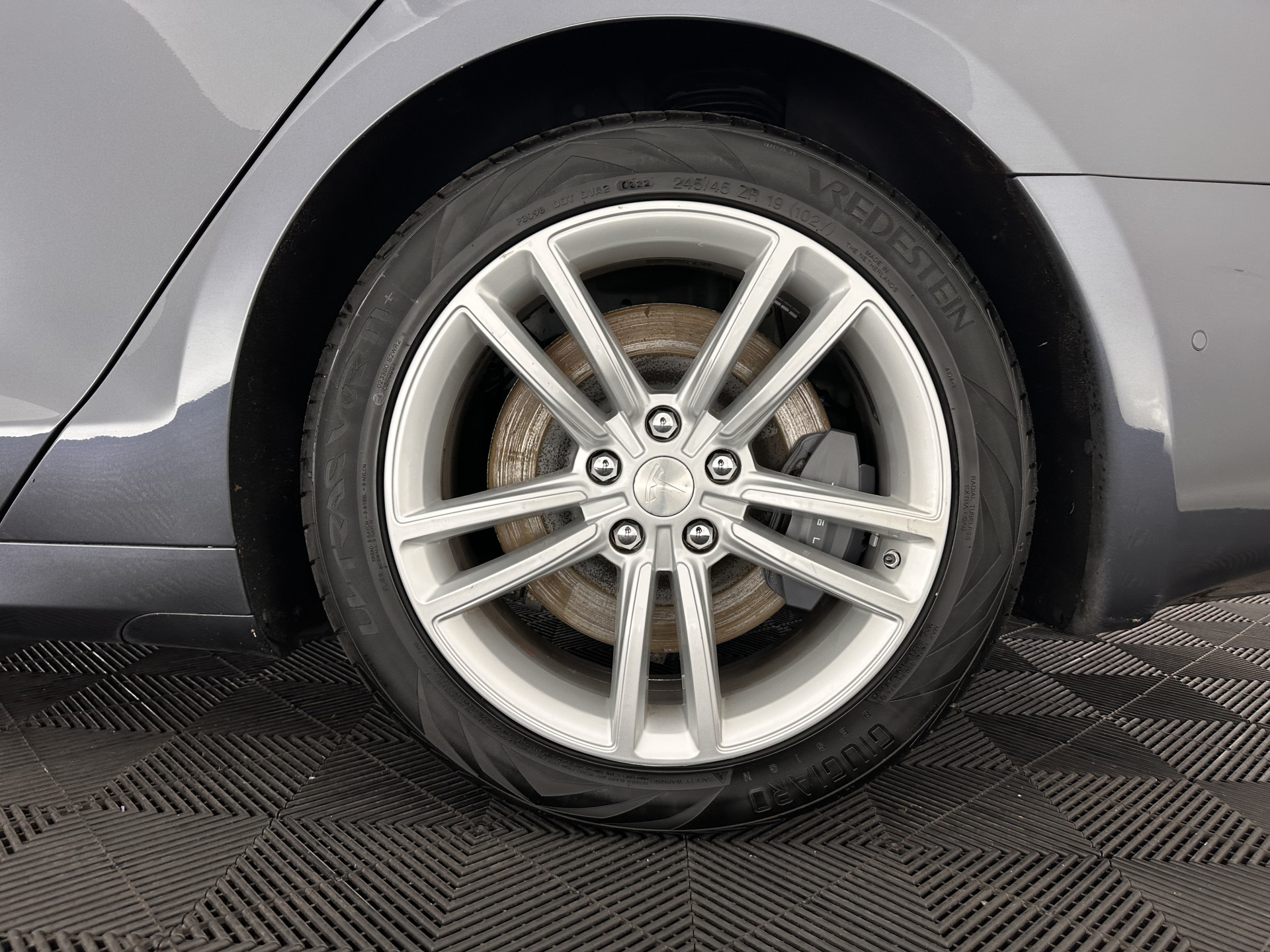 Tesla Model S 100D AWD [ 3-Fase-17kW] {SOH-86%} (INCL.BTW) *PANO-WINDOW | AUTO-PILOT | LEATHER | CCS-FASTLOADER | FULL-LED | NAVI-FULLMAP | KEYLESS | MEMORY-PACK | HEATED-COMFORTSEATS | DIGI-COCKPIT | 19"ALU*