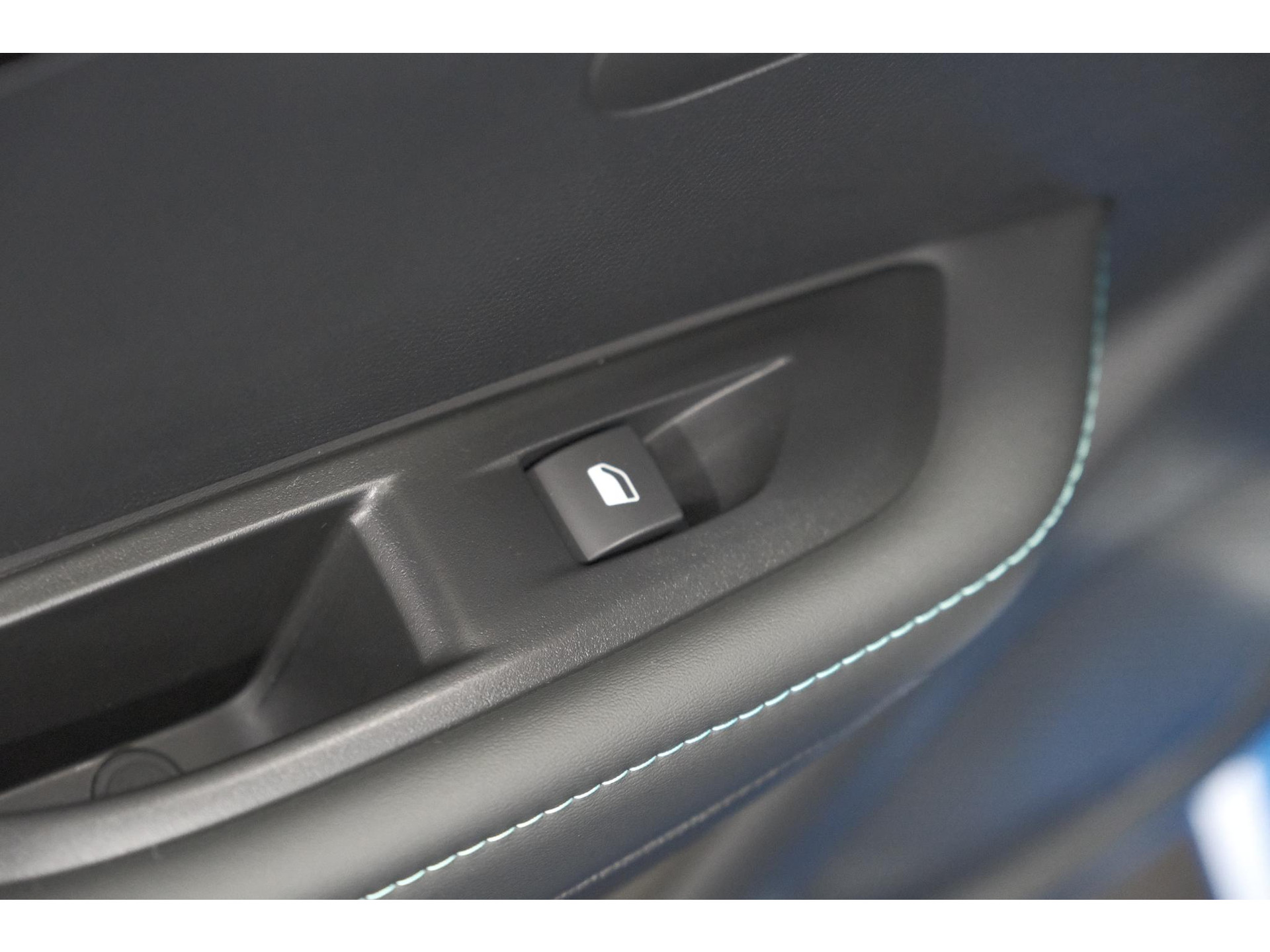Peugeot 208 PureTech 100 Allure | Trekhaak | Camera | Apple Carplay | Navigatie | Parkeersensoren