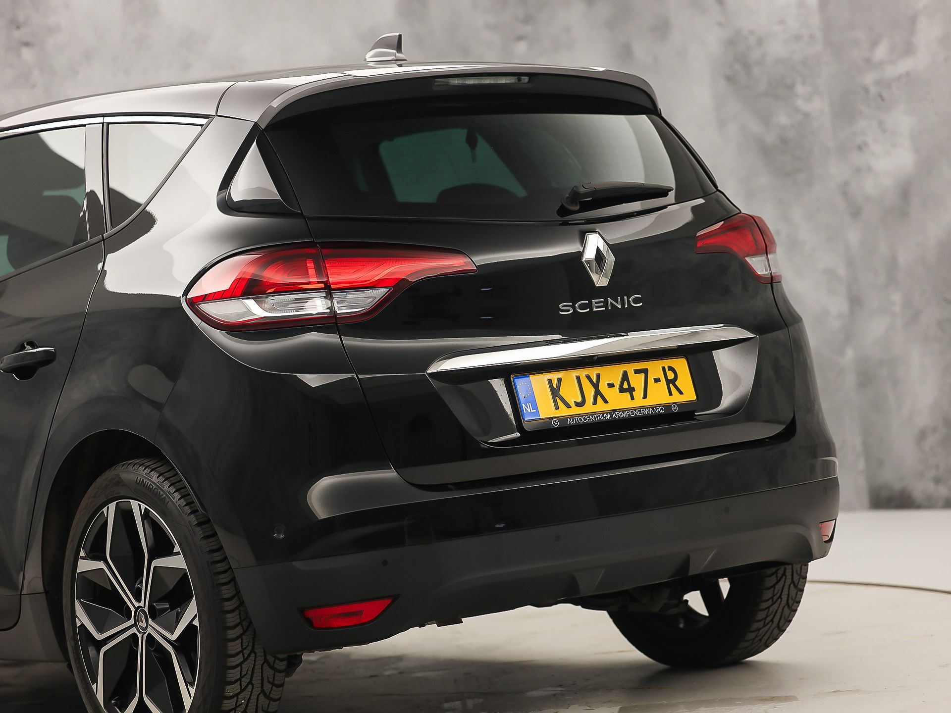 Renault Scénic 1.3 TCe Intens Sport (APPLE CARPLAY, NAVIGATIE, CAMERA, CLIMATE, LEDER, SPORTSTOELEN, GETINT GLAS, CRUISE, NIEUWSTAAT)
