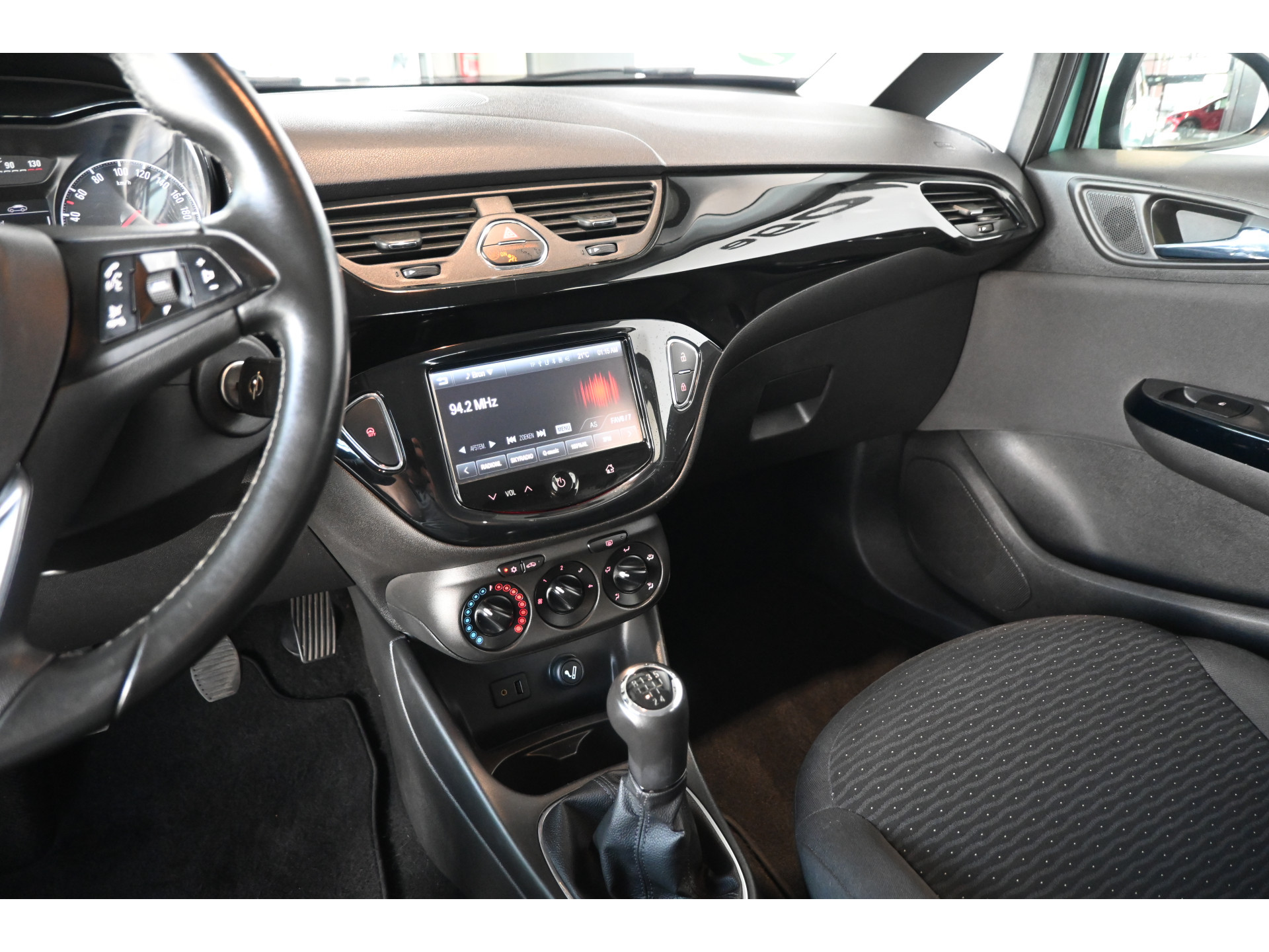 Opel Corsa 1.4 Edition Airco Cruise control Lichtmetaal Elektrisch Pakket Goed Onderhouden! Inruil Mogelijk!