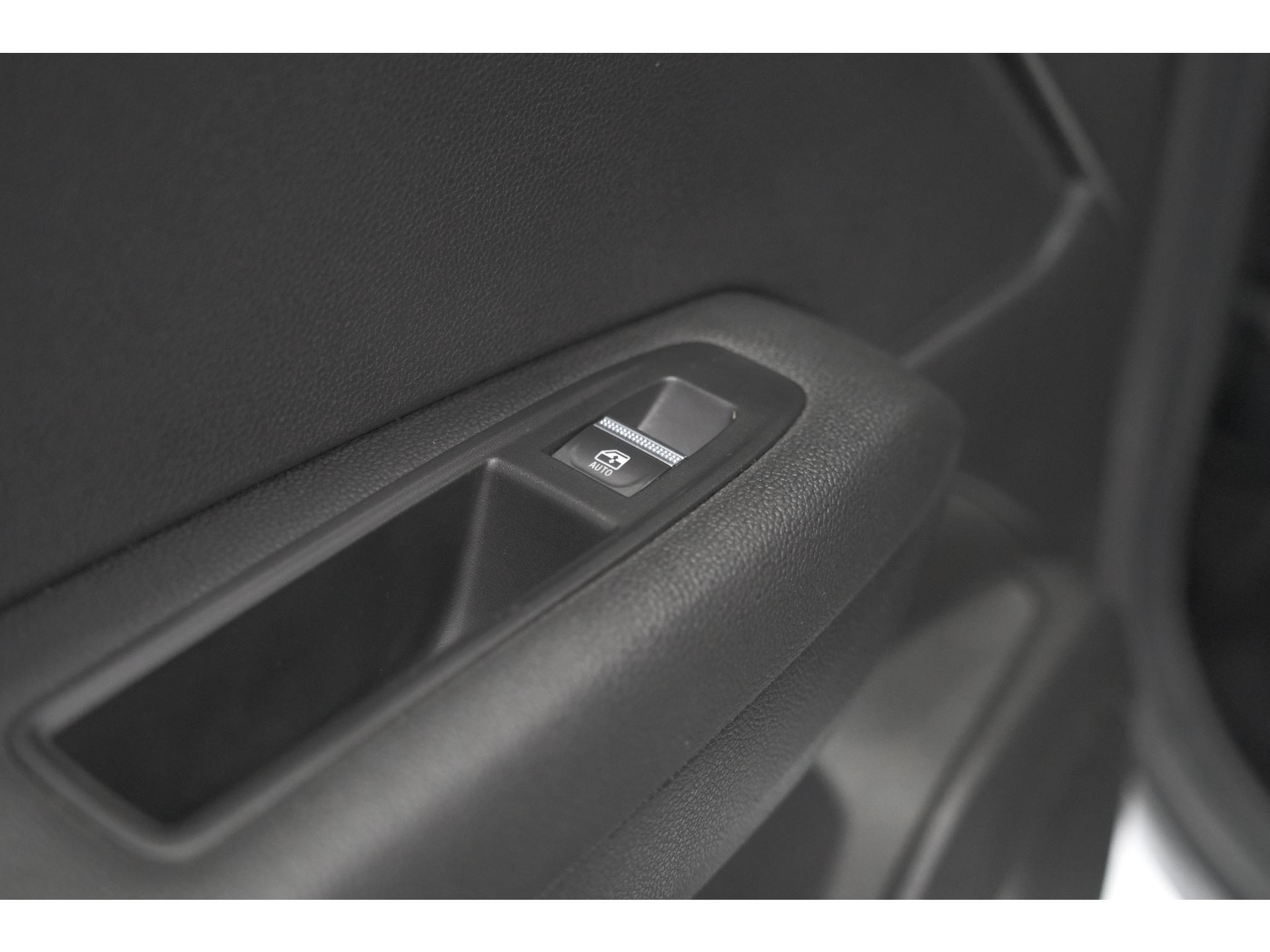 Renault Captur TCe 140 EDC Techno | Camera | 9.3 Inch Groot Scherm | Stoelverwarming | Apple Carplay