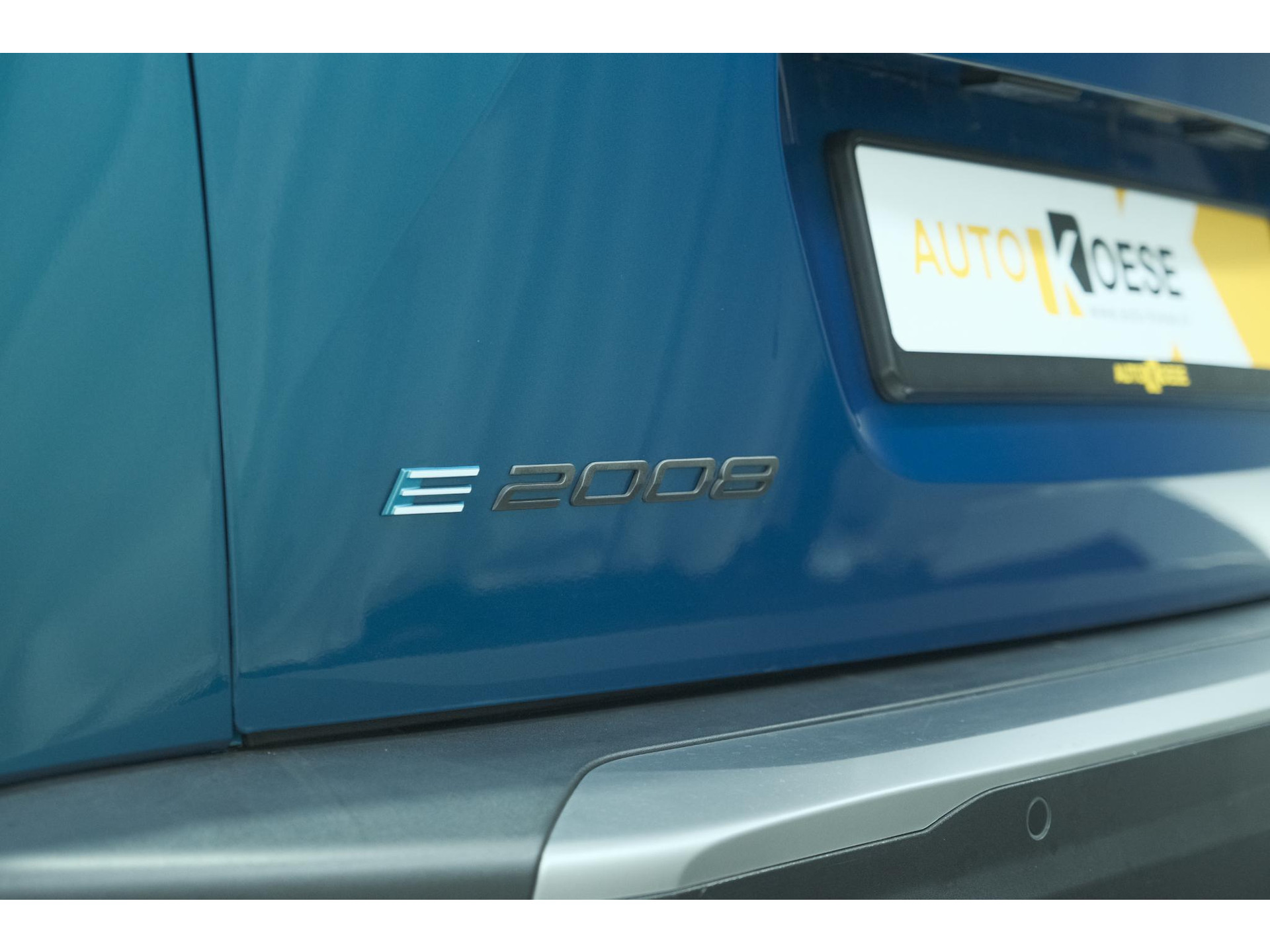 Peugeot e-2008 EV Allure Avantage 54 kWh | SOH 97,8% | 11 KW Lader | Apple Carplay | Parkeersensoren