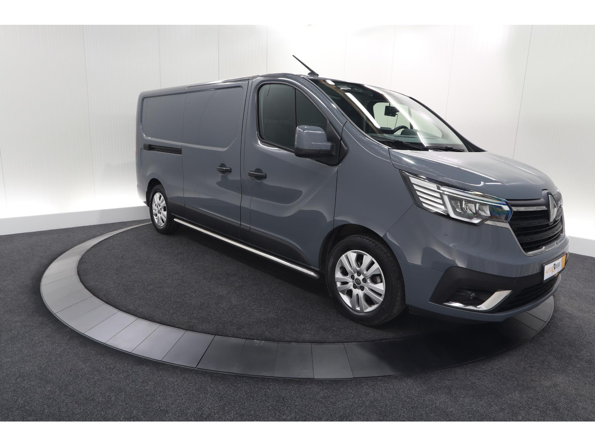 Renault Trafic 2.0 dCi 110 T30 L2H1 Work Edition | Trekhaak | Camera | Navigatie | Sidebars | Betimmering Laadruimte