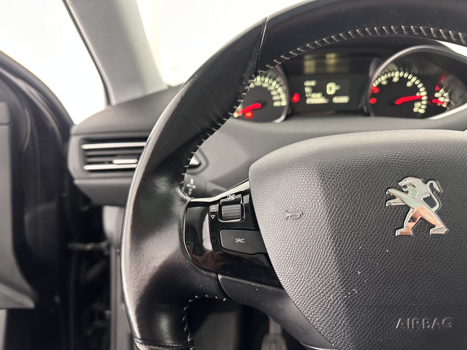 Peugeot 308 SW 1.6 BlueHDI Blue Lease Executive [⚠️] *PANO | NAVI-FULLMAP | ECC | PDC | CRUISE | CAMERA | TOWBAR | COMFORT-SEATS | 16''ALU*