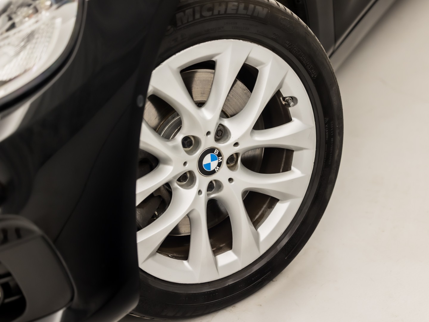 BMW 2 Serie 220i High Executive 7 Persoons 192Pk Automaat (NAVIGATIE, 4 CILINDER, 1e EIGENAAR, CLIMATE, GETINT GLAS, PARKEERSENSOREN, SPORTSTOELEN, CRUISE, NIEUWE APK, NIEUWSTAAT)