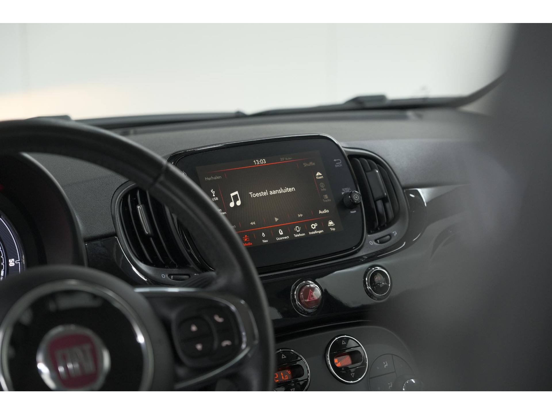 Fiat 500 C TwinAir Turbo Lounge | Parkeersensoren | Climate control | Cruise control | Apple Carplay