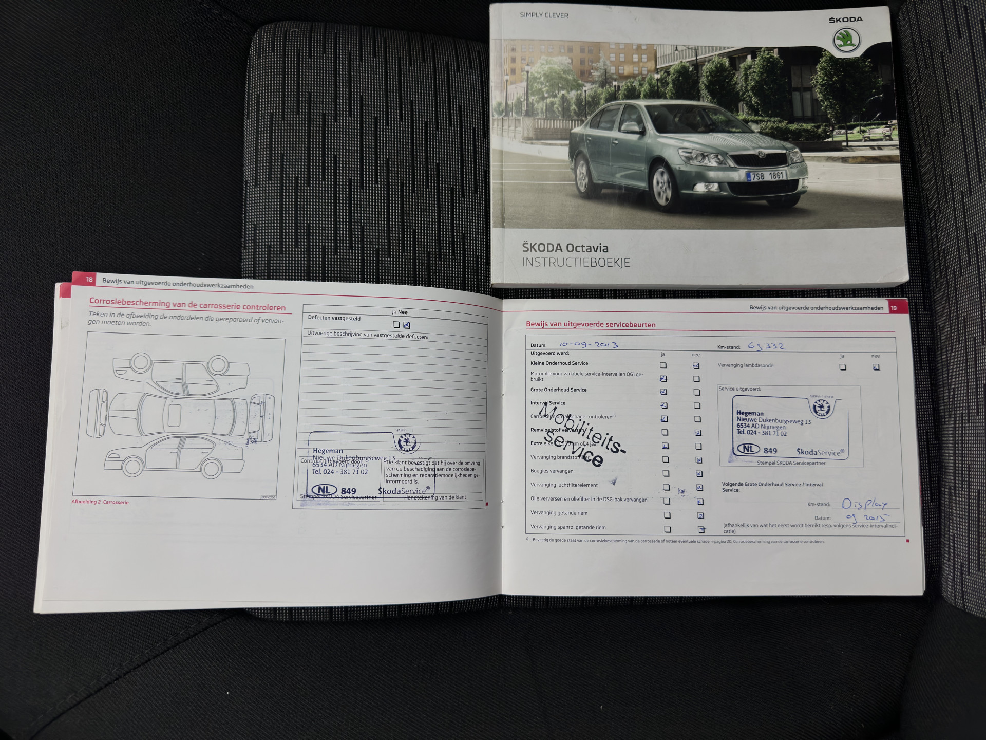 ŠKODA Octavia Combi 1.6 TDI Ambition Business Line Aut. *NAVI-FULLMAP | AIRCO | CRUISE | AMUNDSEN-AUDIO | PDC | COMFORT-SEATS | TOWBAR | 15''ALU*