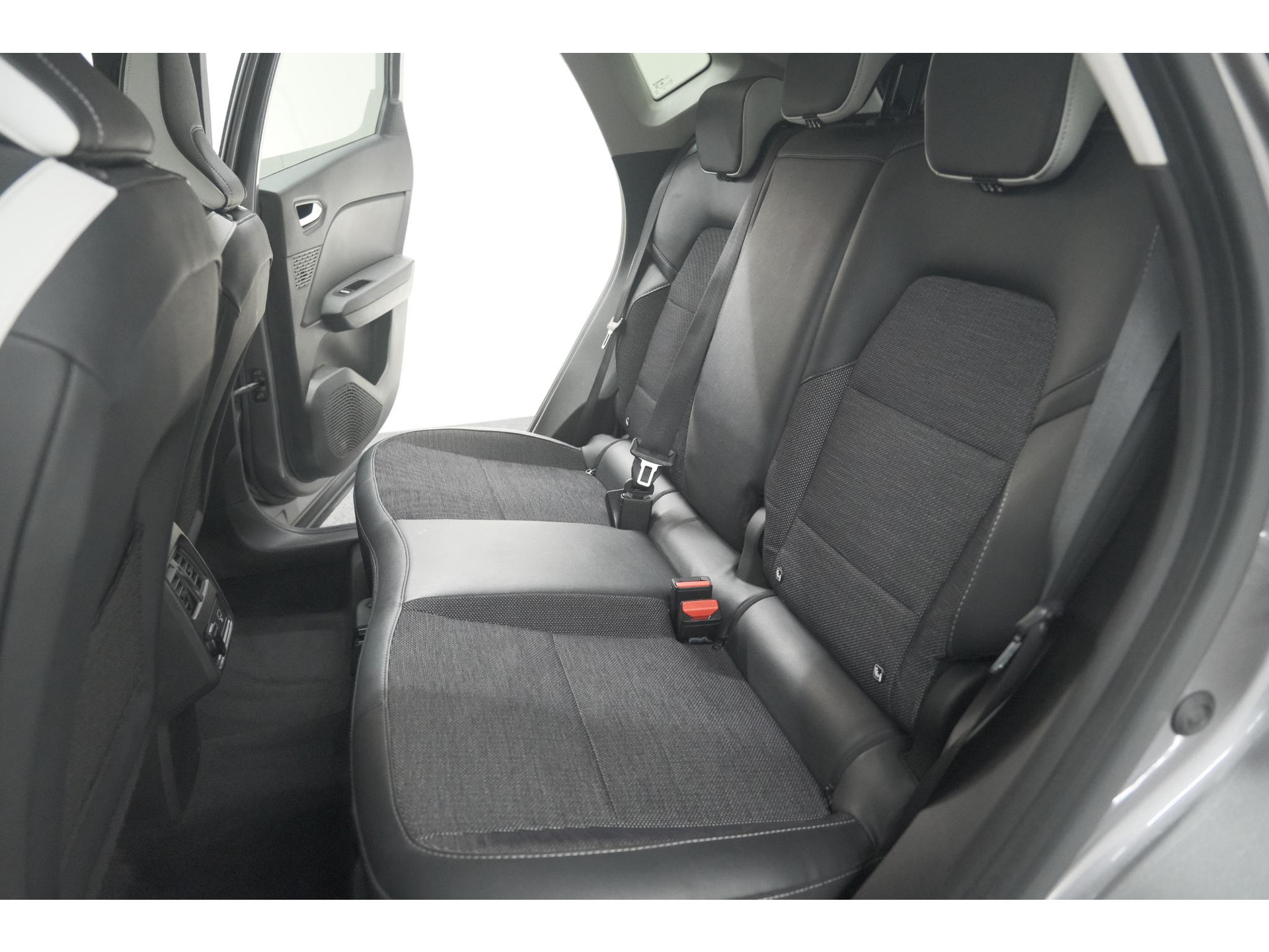 Renault Captur 1.6 E-Tech Plug-in Hybrid 160 Intens | Parkeersensoren | Apple Carplay | Navigatie | Climate Control